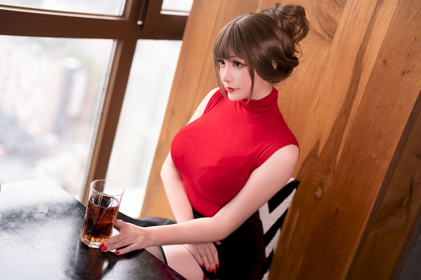 Coser小姐姐星之迟迟职场OL黑丝美腿约会主题写真-御萝部落