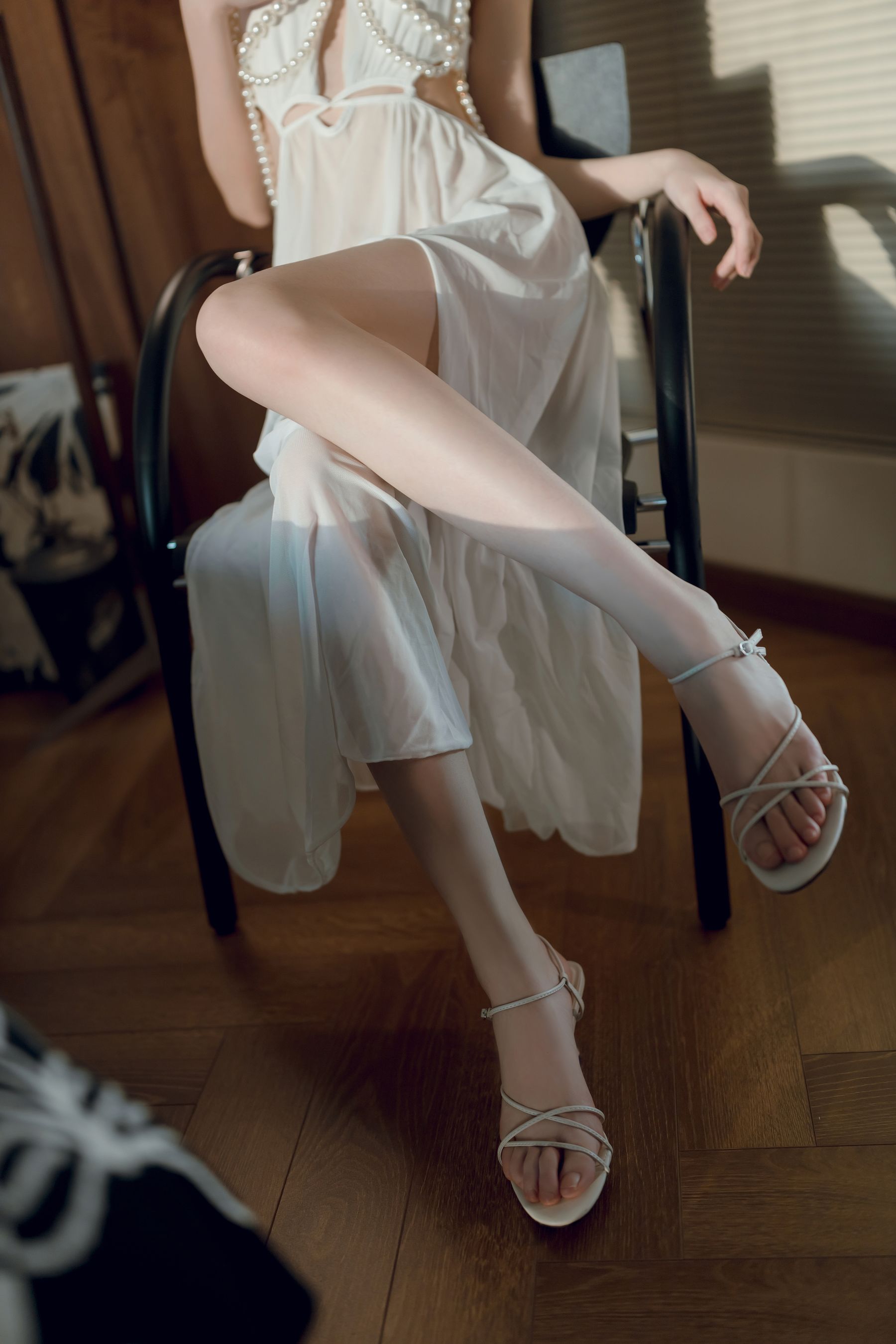 邻家女友许岚LAN白裙修长美腿短发系列清纯写真-御萝部落