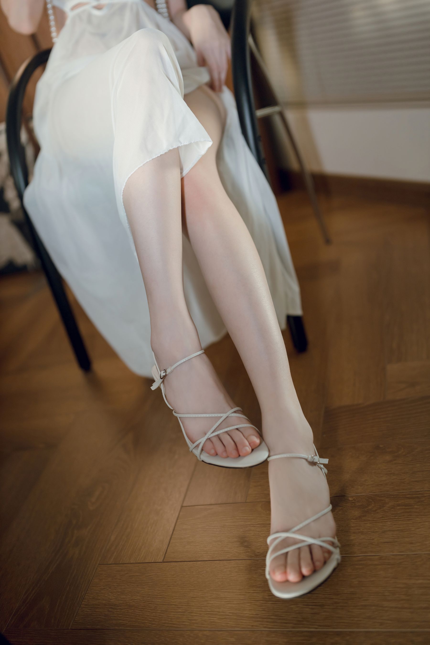 邻家女友许岚LAN白裙修长美腿短发系列清纯写真-御萝部落