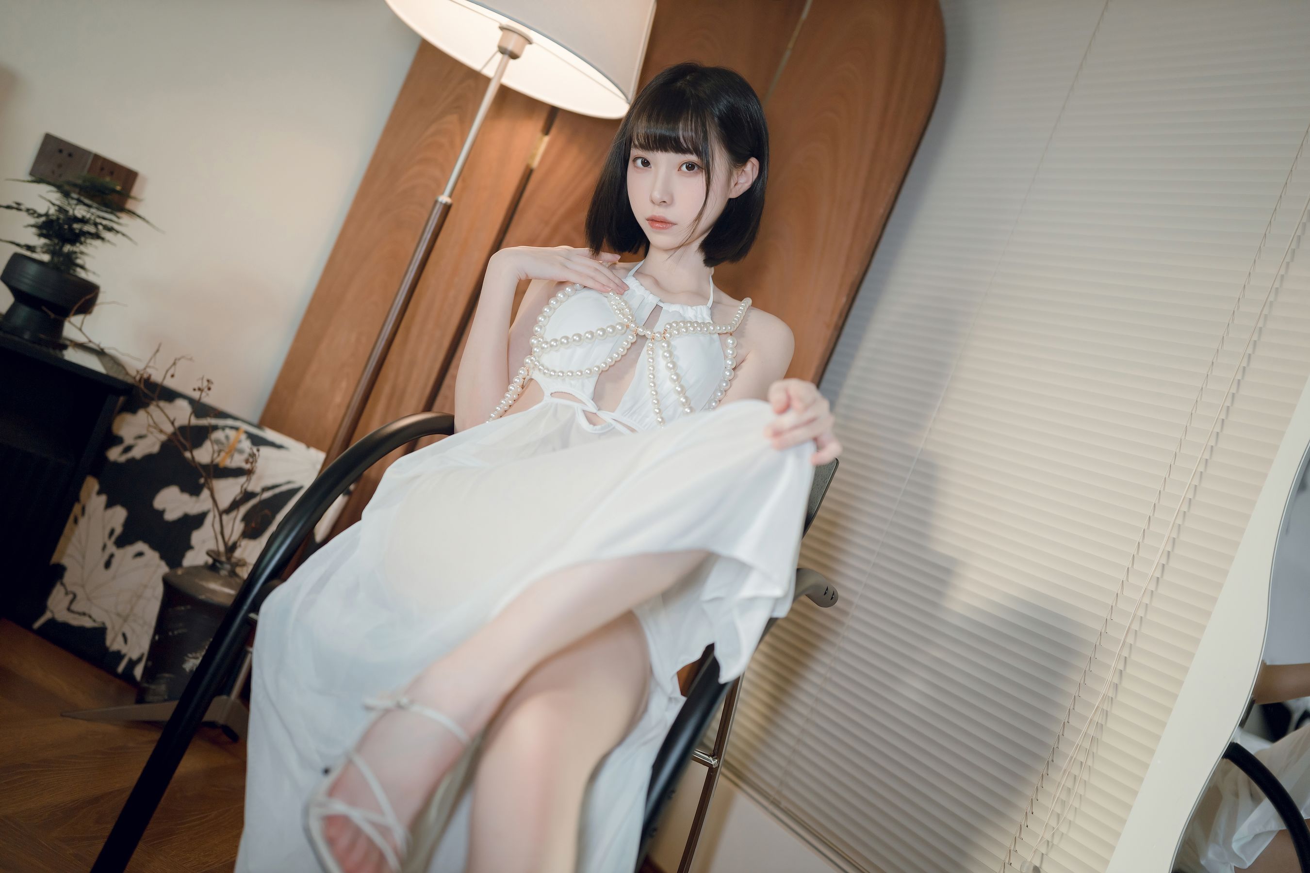 邻家女友许岚LAN白裙修长美腿短发系列清纯写真-御萝部落