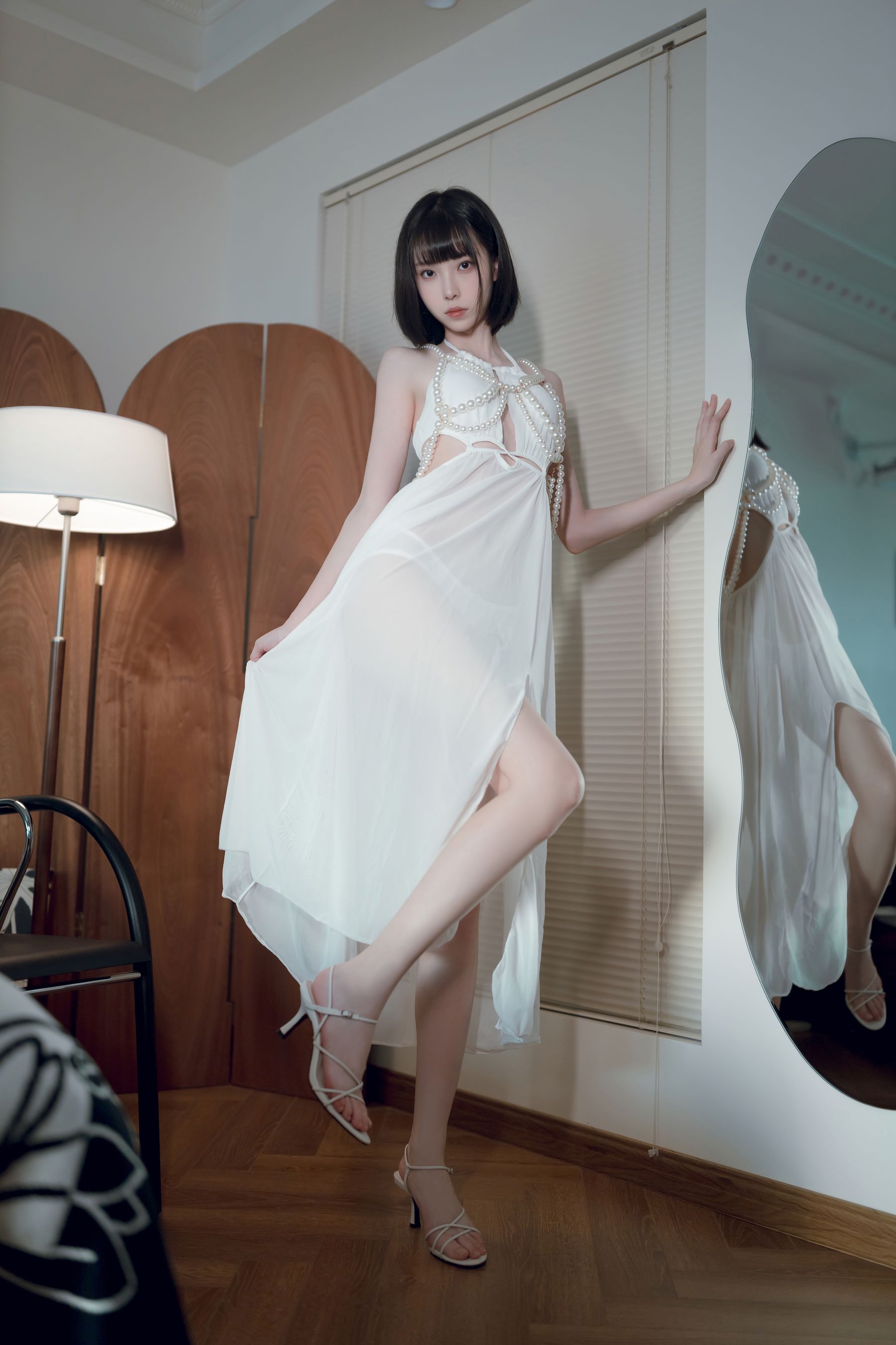 邻家女友许岚LAN白裙修长美腿短发系列清纯写真-御萝部落