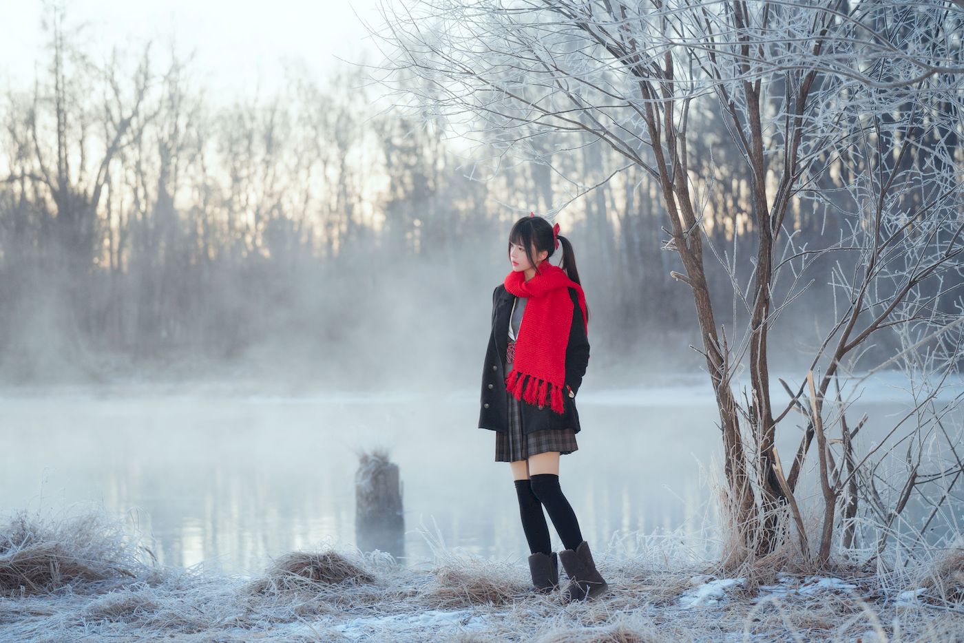 网络美女桜桃喵红色大围巾校服格子裙清纯风户外写真-御萝部落