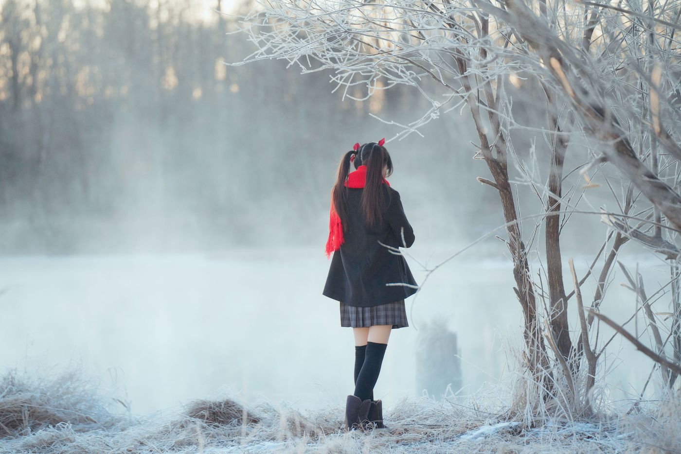 网络美女桜桃喵红色大围巾校服格子裙清纯风户外写真-御萝部落