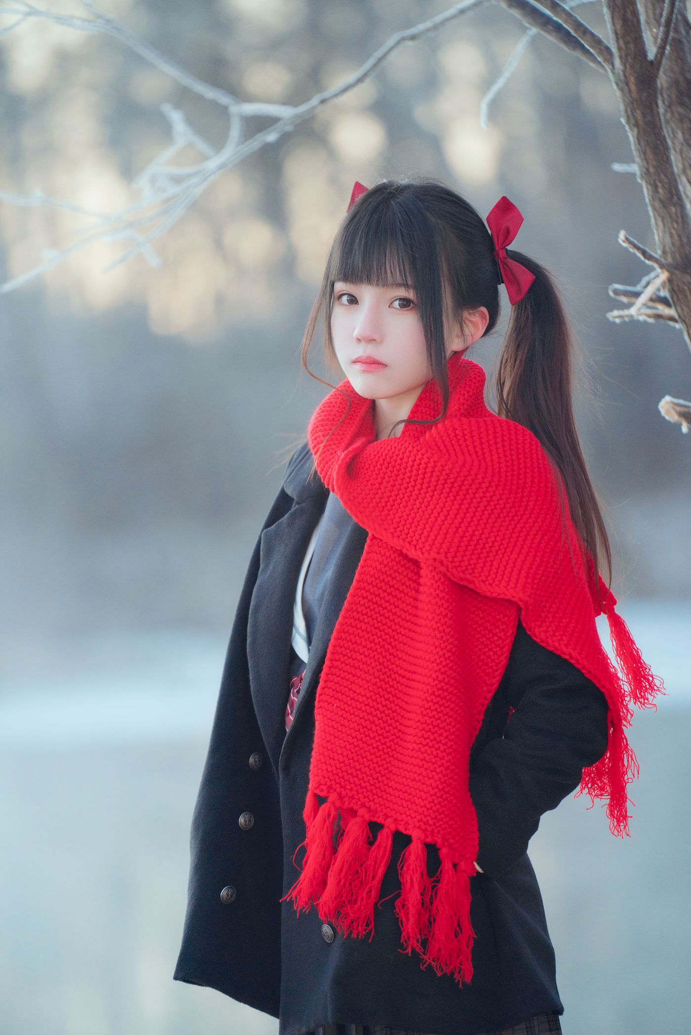 网络美女桜桃喵红色大围巾校服格子裙清纯风户外写真-御萝部落