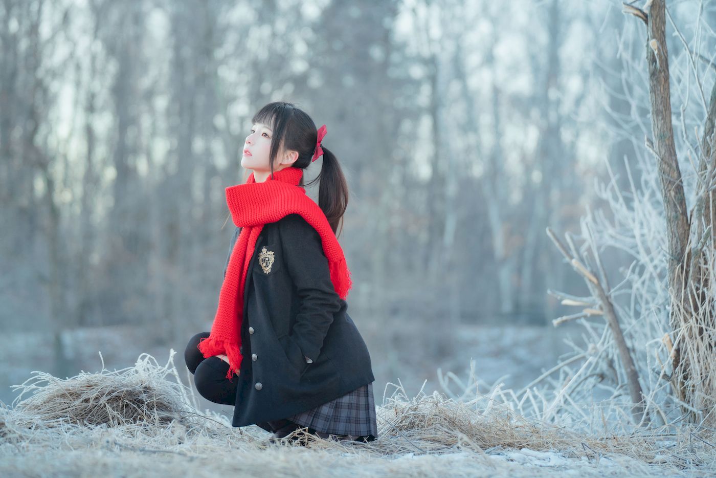 网络美女桜桃喵红色大围巾校服格子裙清纯风户外写真-御萝部落