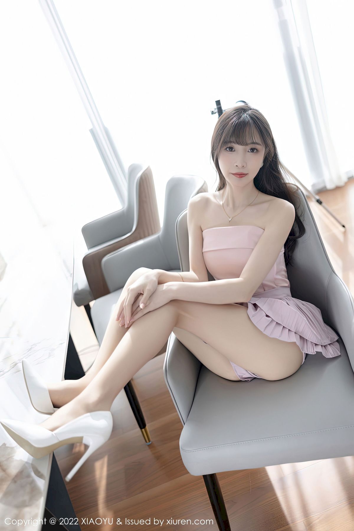 [语画界XIAOYU] Vol.923 模特林星阑 – 粉色服饰+原色丝袜性感写真