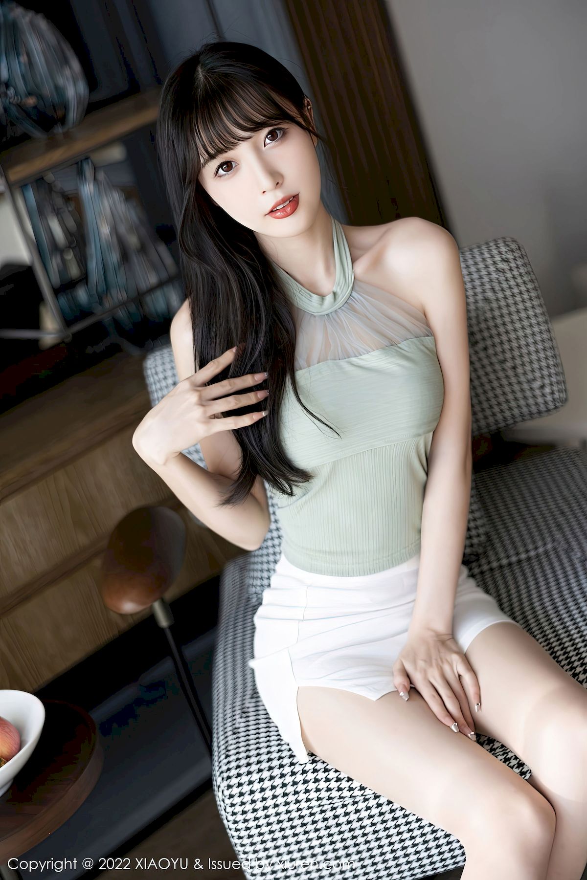 [语画界XIAOYU] Vol.906 模特林星阑 – 绿灰露肩上衣+白色短裙性感写真