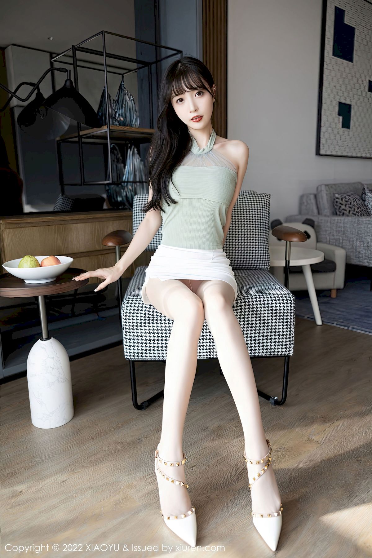 [语画界XIAOYU] Vol.906 模特林星阑 – 绿灰露肩上衣+白色短裙性感写真