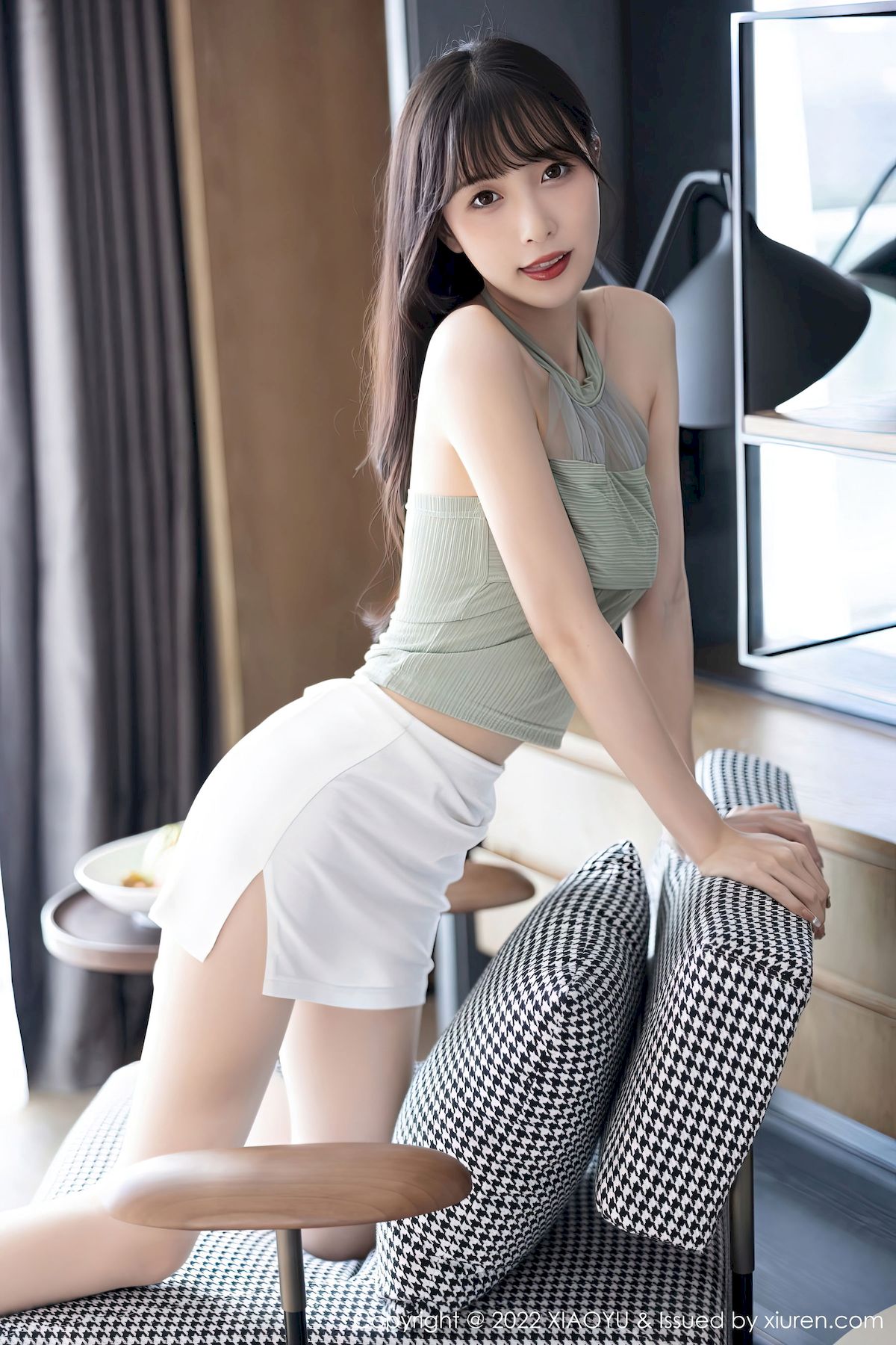 [语画界XIAOYU] Vol.906 模特林星阑 – 绿灰露肩上衣+白色短裙性感写真
