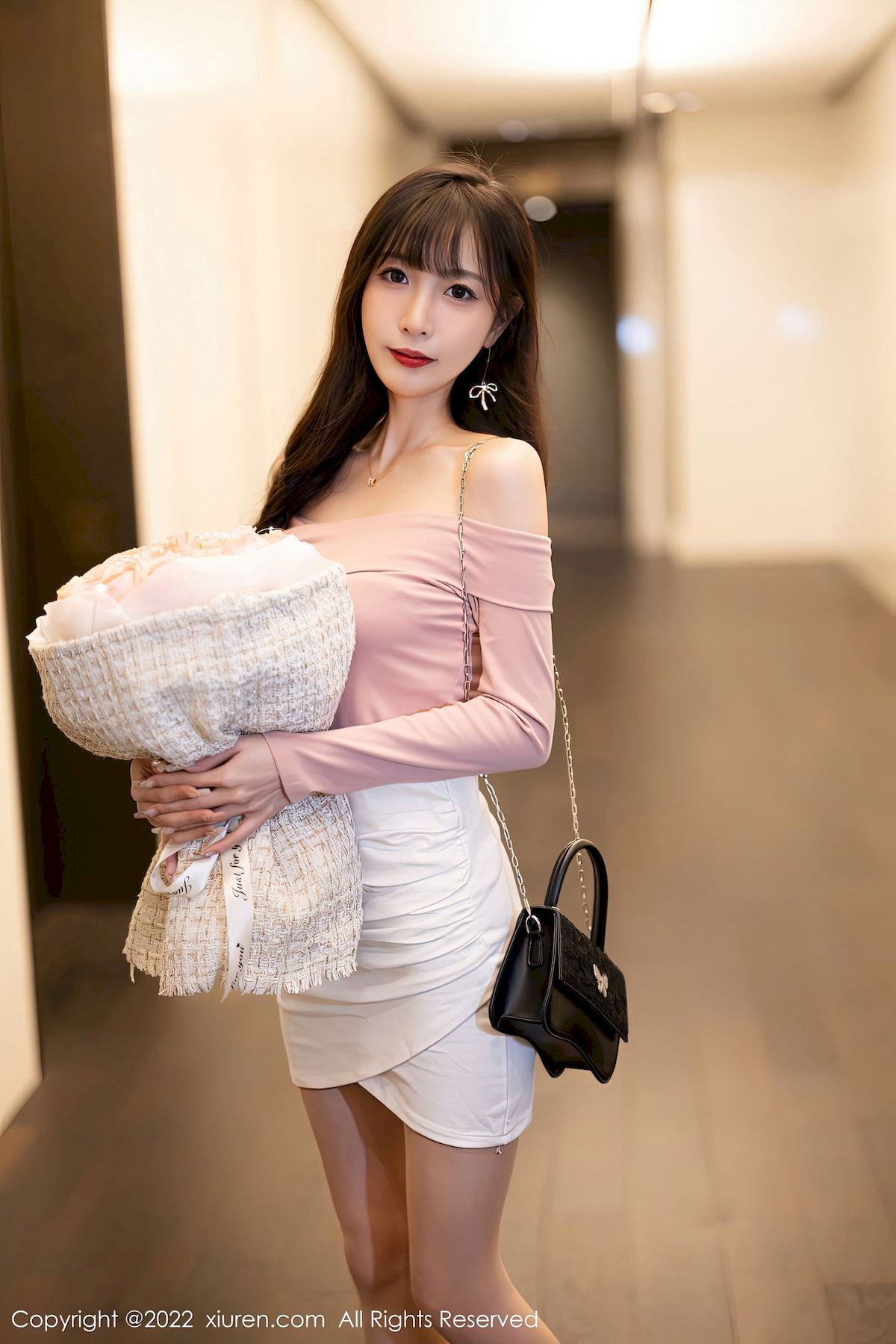 [秀人XiuRen] No.5934 模特林星阑 – 浅紫色上衣+白色短裙性感写真