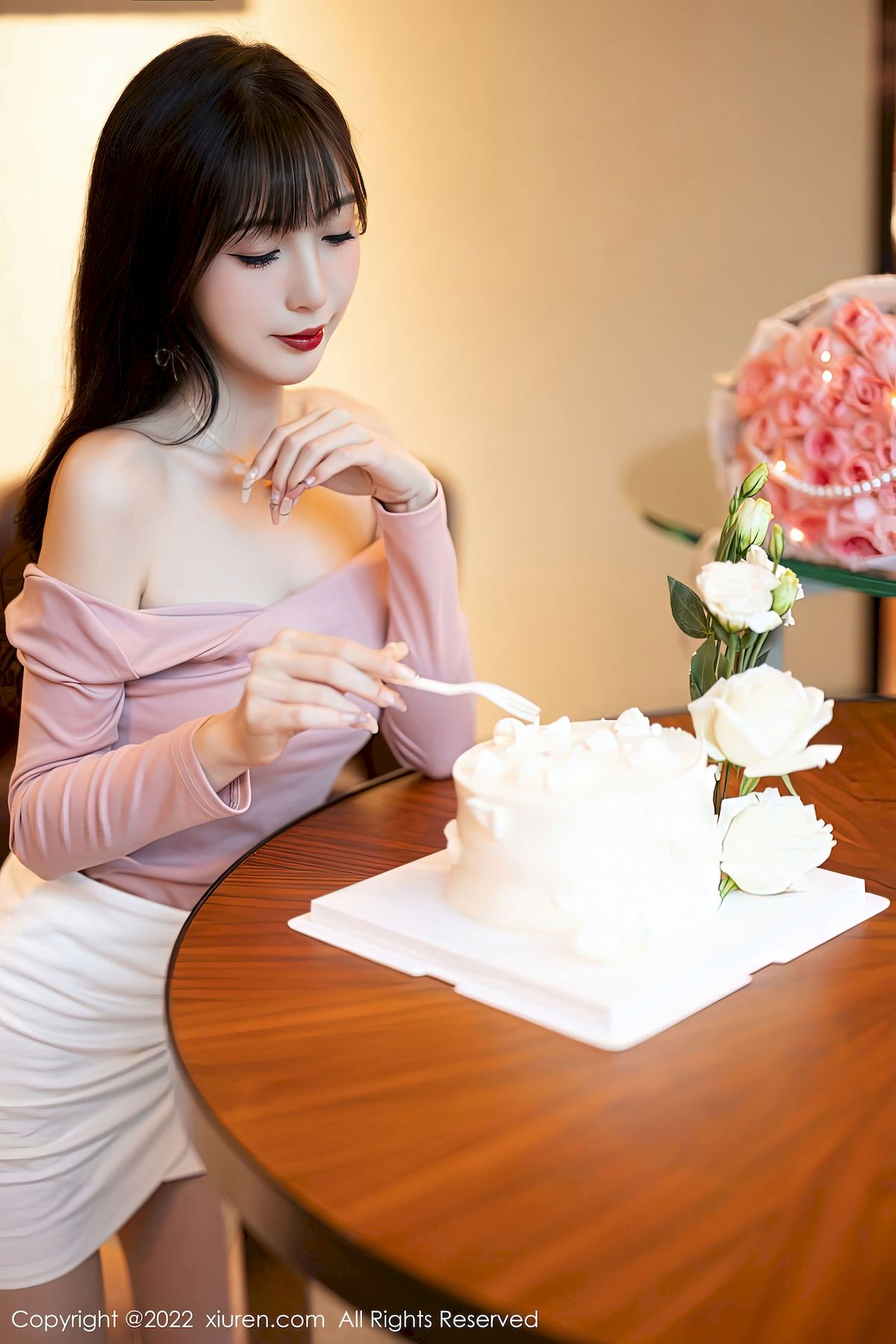 [秀人XiuRen] No.5934 模特林星阑 – 浅紫色上衣+白色短裙性感写真