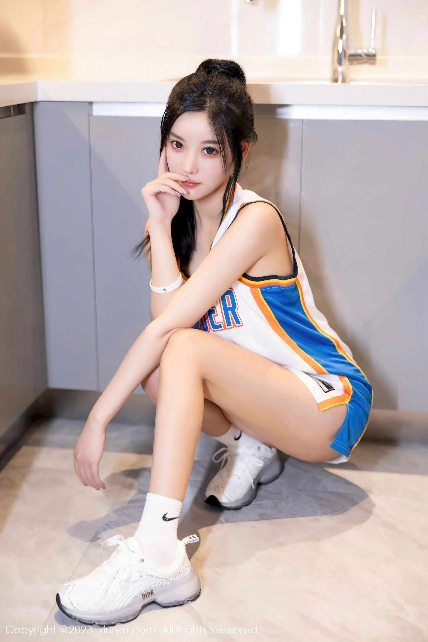 [XiuRen秀人网] No.7304 杨晨晨Yome – 丰腴身材+运动美腿 安吉旅拍