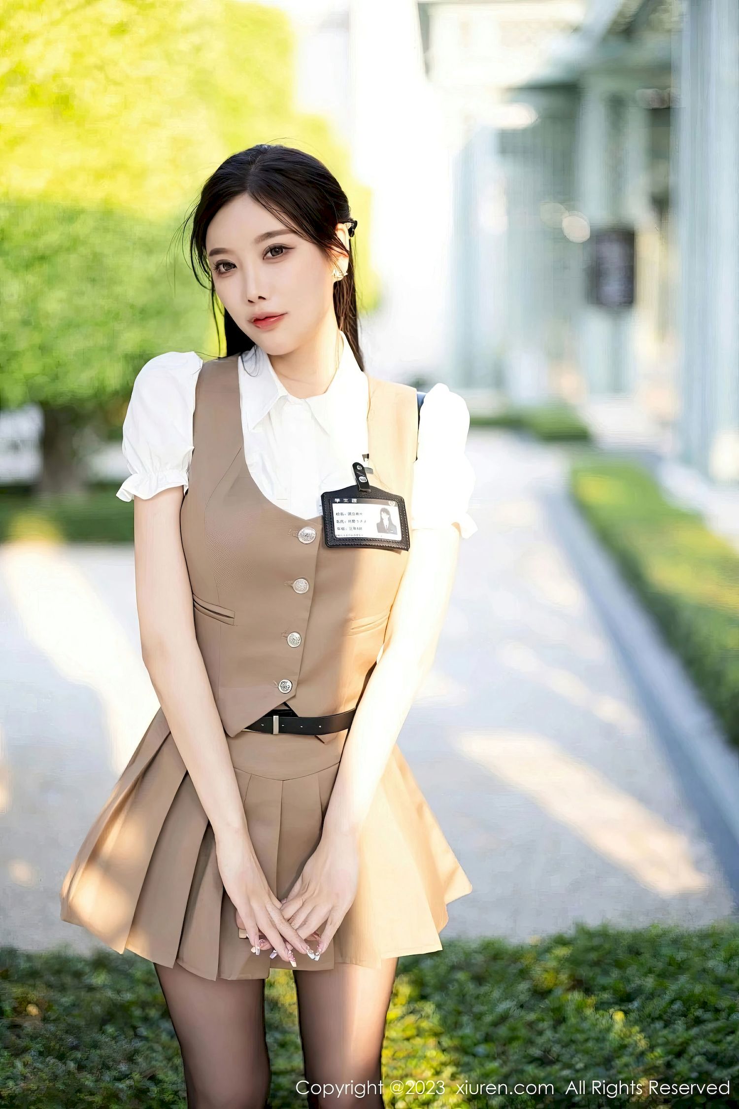 [XiuRen秀人网] No.7202 杨晨晨Yome – 杏色上衣+魅惑黑丝安吉旅拍