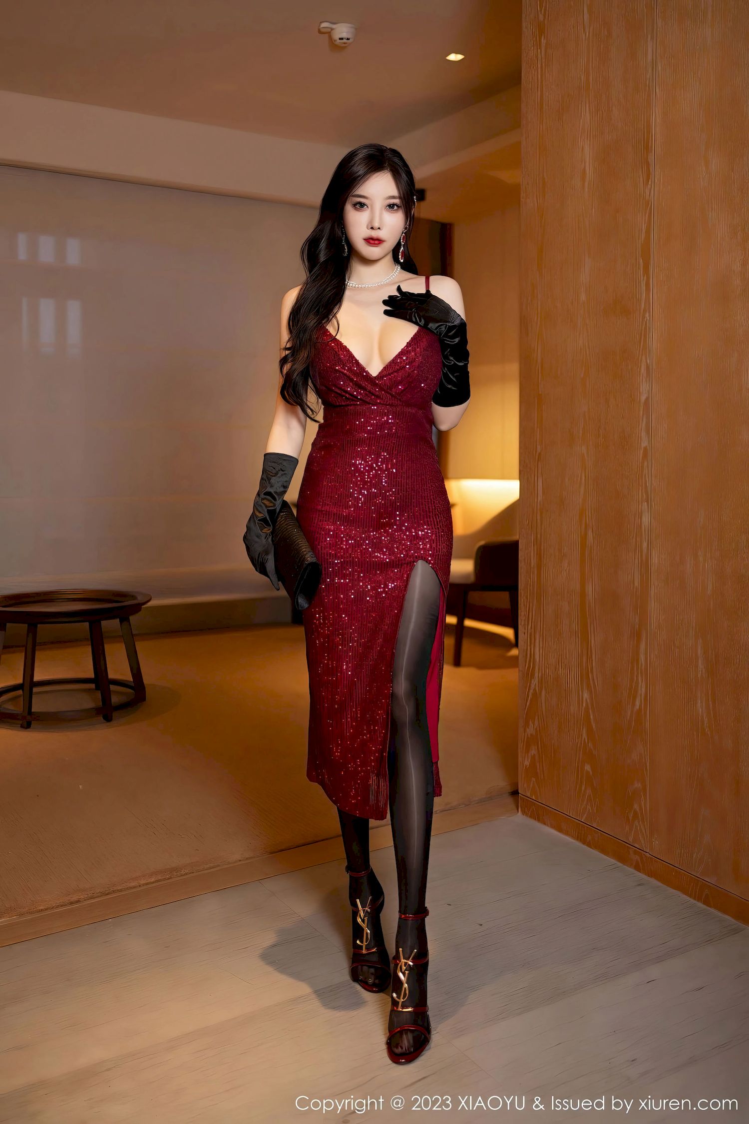 [XIAOYU语画界] VOL.1085 杨晨晨Yome – 红色礼裙+黑丝性感写真