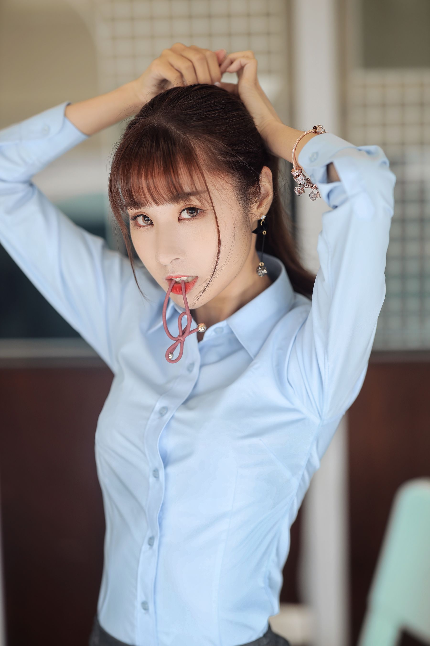 阳光美女泥泥汝黑丝美腿搭配职场OL白领主题写真 – 美女 –