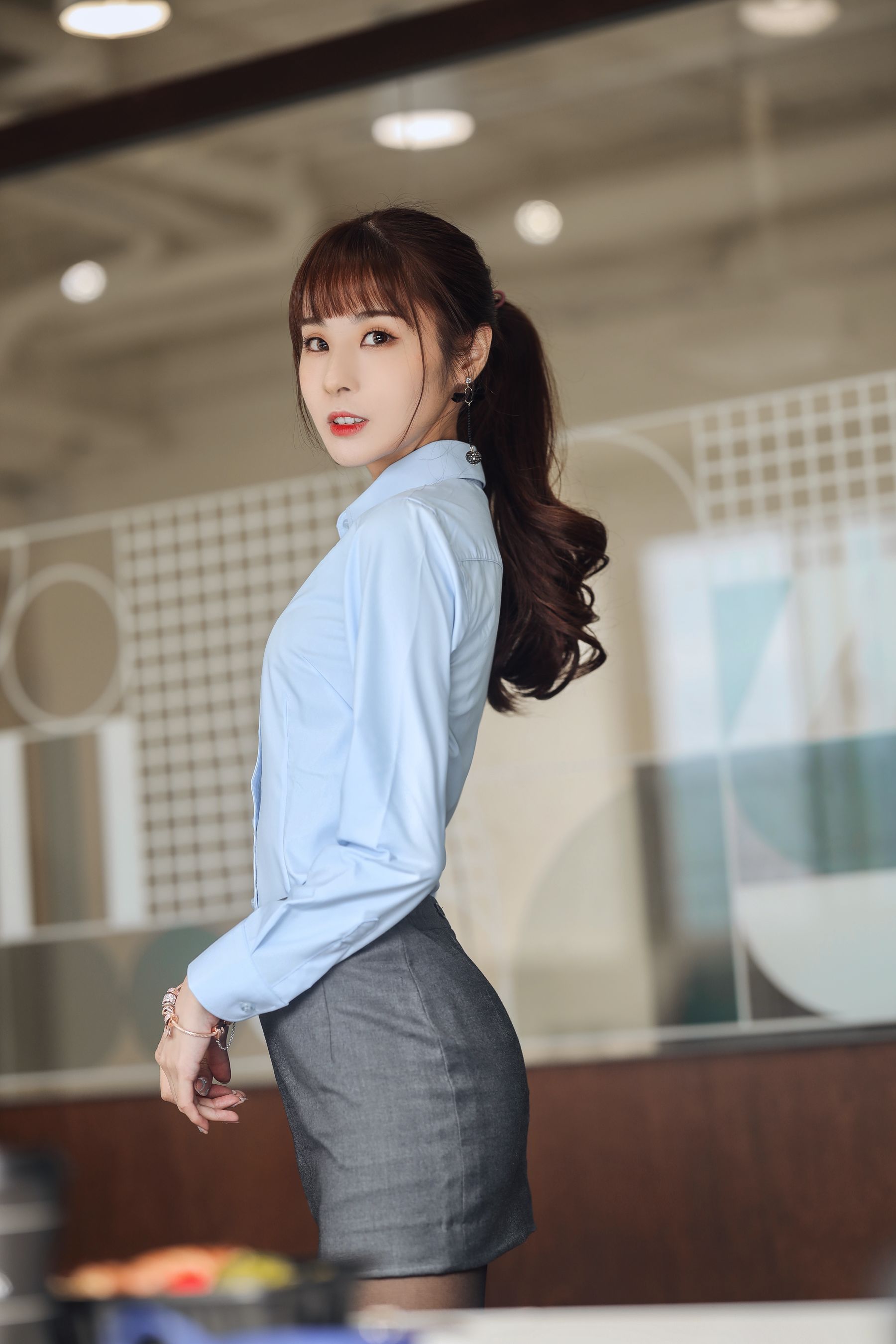 阳光美女泥泥汝黑丝美腿搭配职场OL白领主题写真 – 美女 –