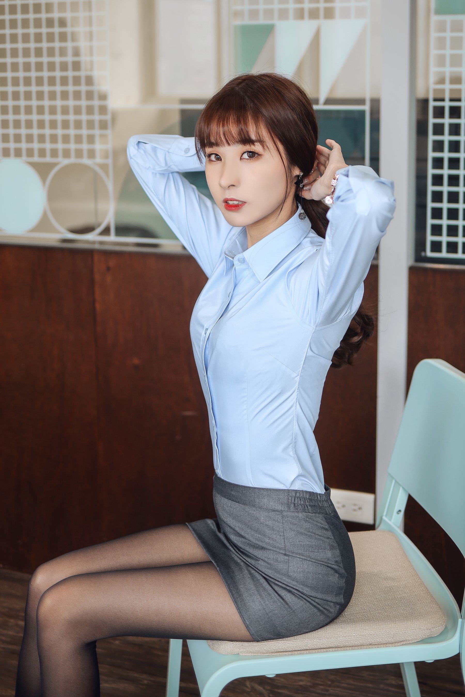 阳光美女泥泥汝黑丝美腿搭配职场OL白领主题写真 – 美女 –