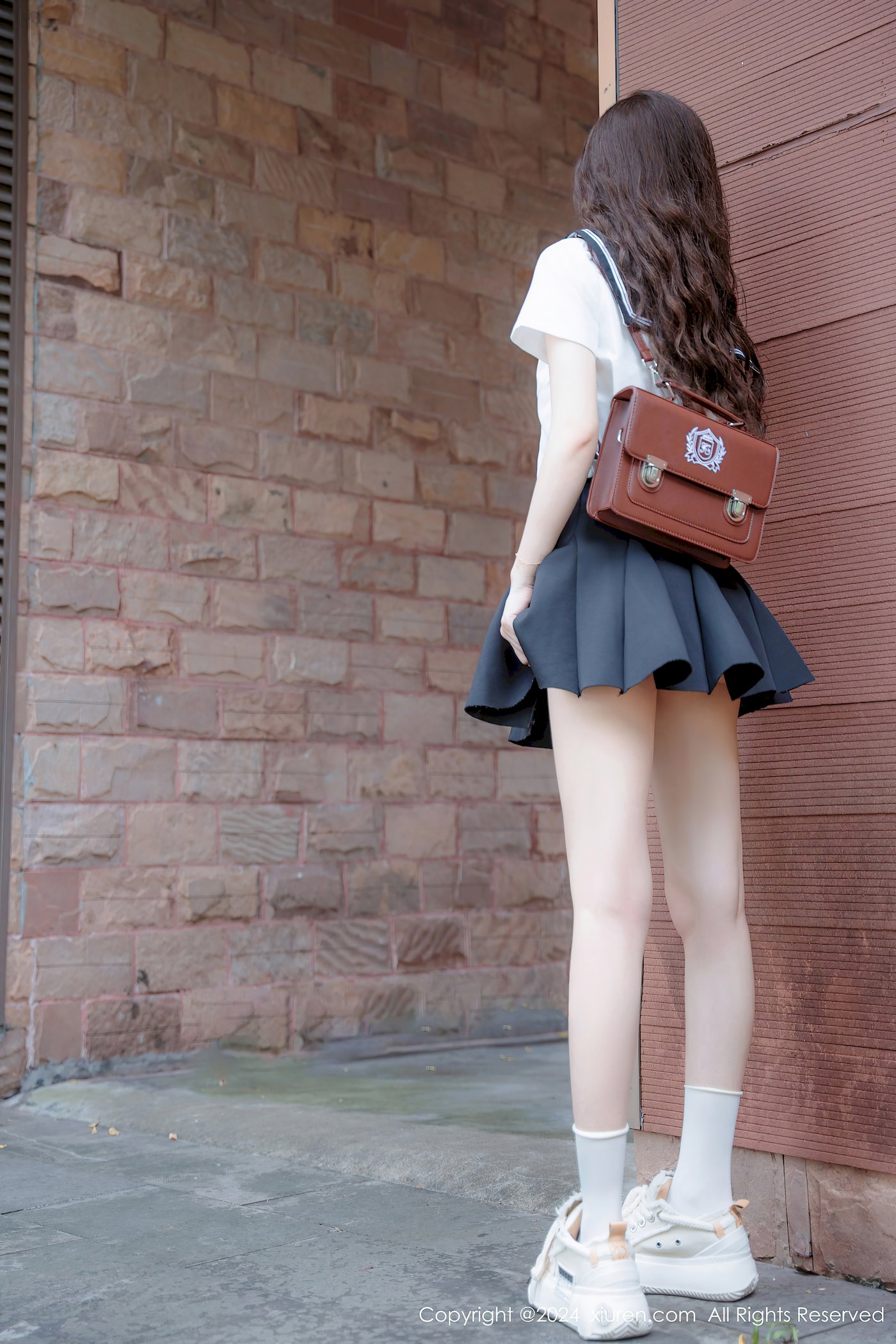 秀人网模特拍黄瓜girl修长美腿搭配JK制服首套写真 – 美女 –