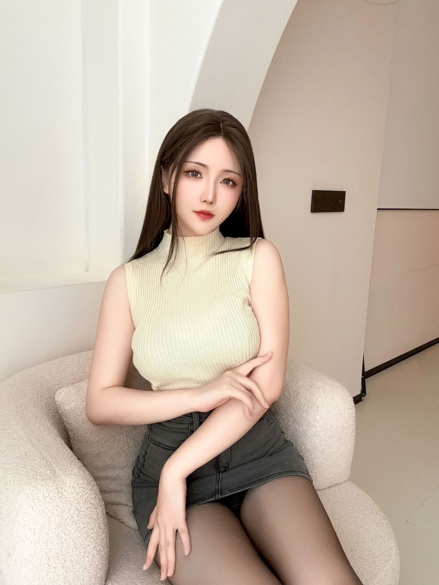 Coser小姐姐星之迟迟牛仔短裙治愈之旅小憩篇主题写真 – 美女 –