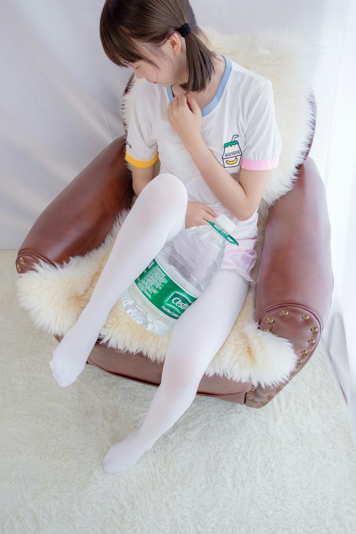 [森萝财团]R15-015白丝萝莉玩桶装水 – COSPLAY