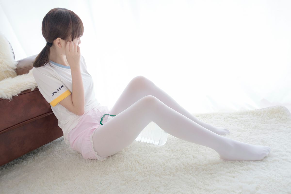 [森萝财团]R15-015白丝萝莉玩桶装水 – COSPLAY