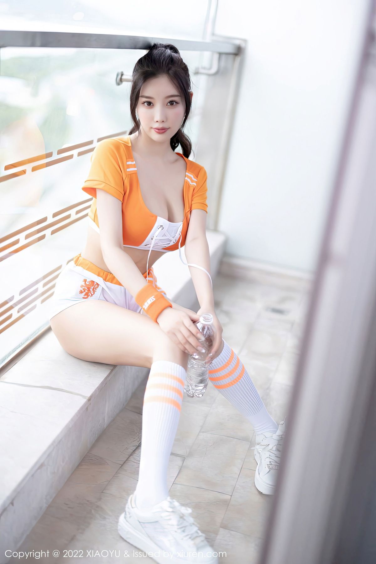 [语画界XIAOYU] Vol.907 女神杨晨晨Yome – 橙色服饰+足球宝贝主题心愿旅拍