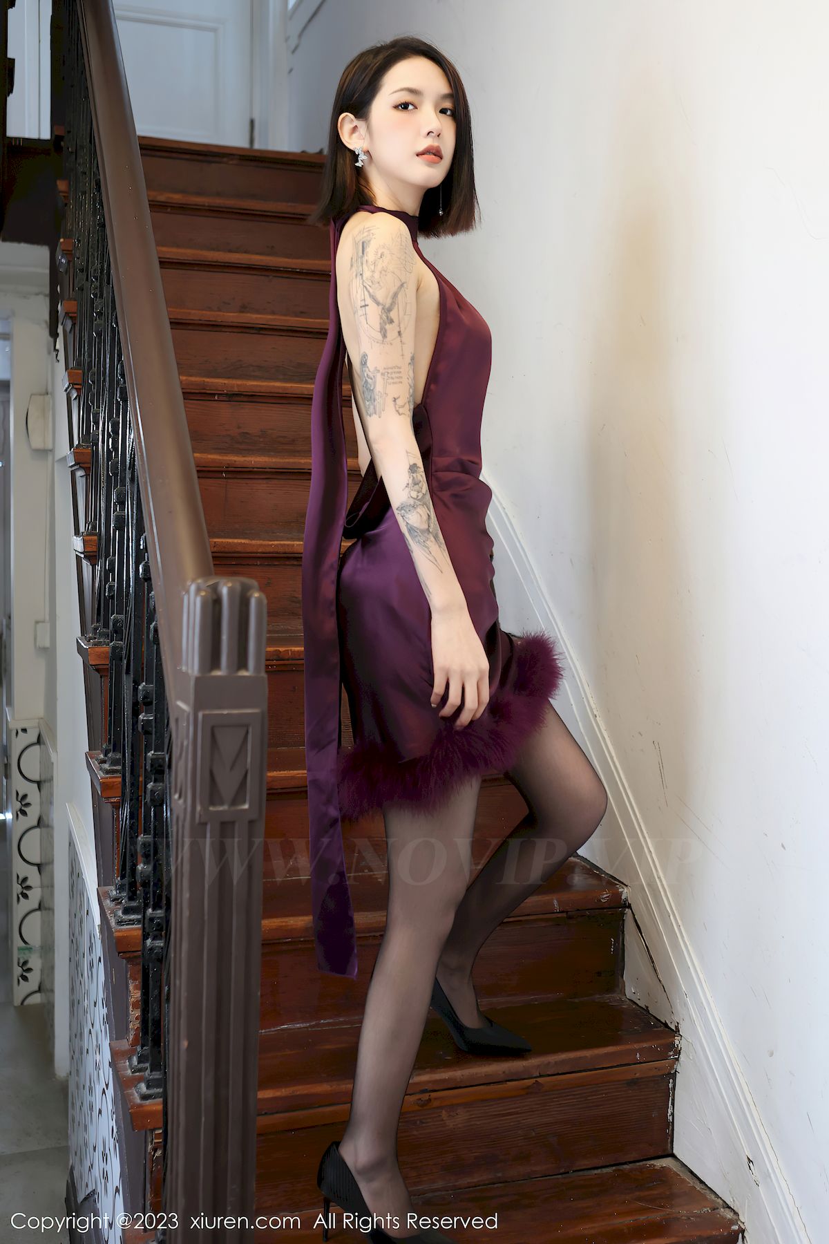 秀人网新人嫩模乔一一紫色连衣短裙黑丝美腿性感写真 – 美女 –