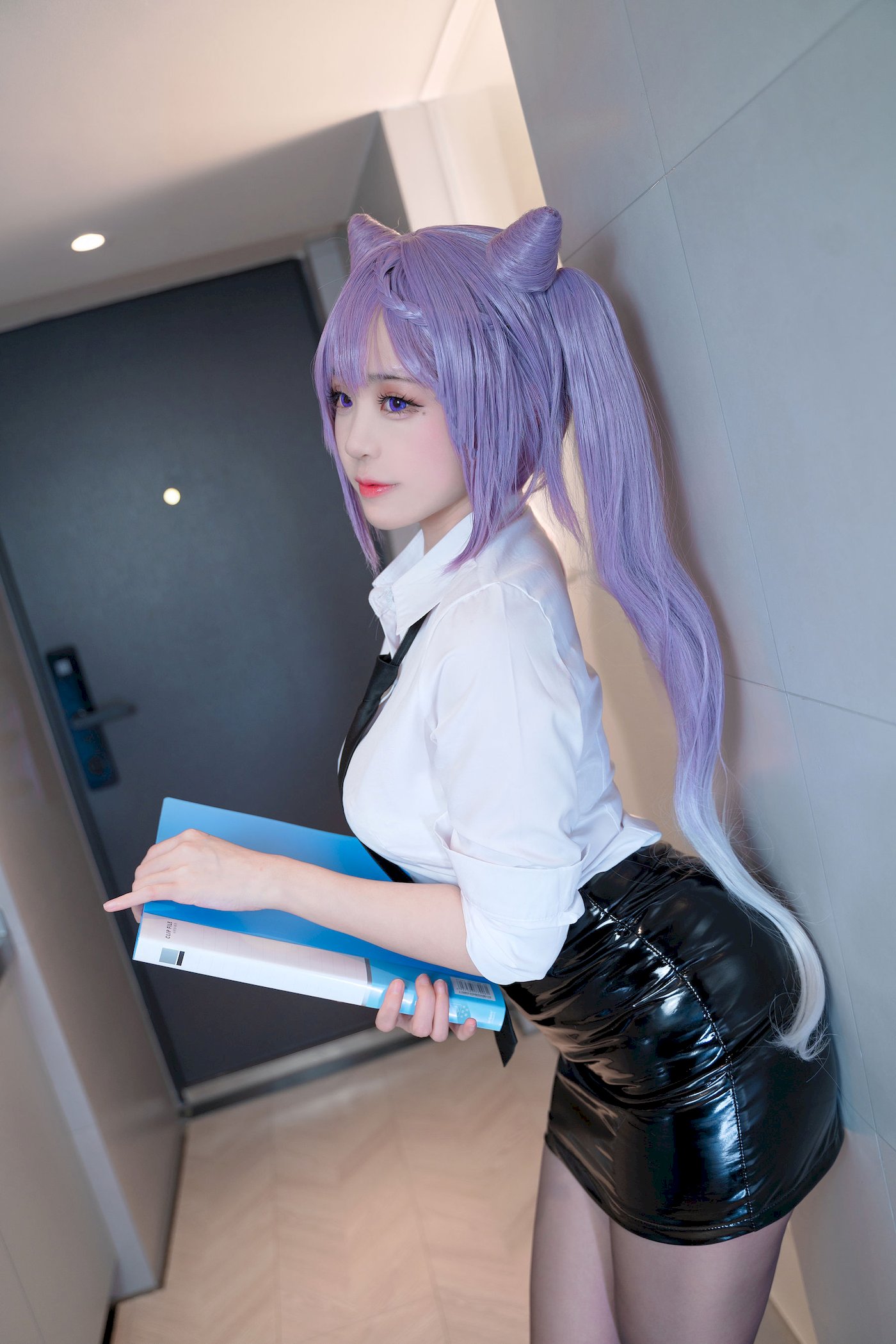 邻家少女miko酱ww黑丝美腿职场OL白领风格清纯写真 – 美女 –