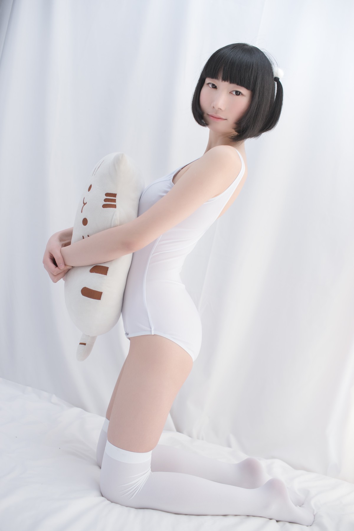 [轻兰映画写真]SPL.001 白色纯情丝袜秀 – COSPLAY