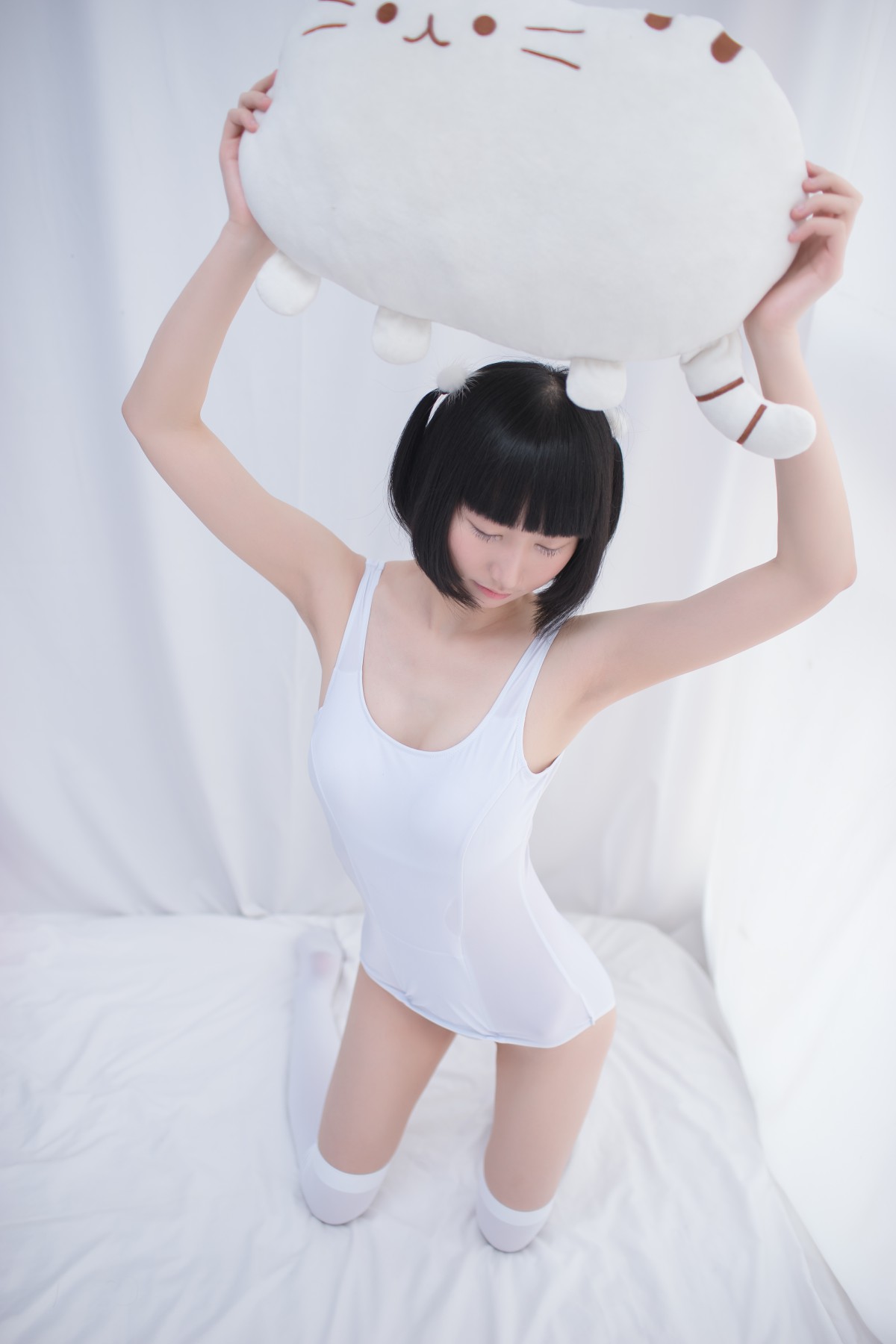 [轻兰映画写真]SPL.001 白色纯情丝袜秀 – COSPLAY