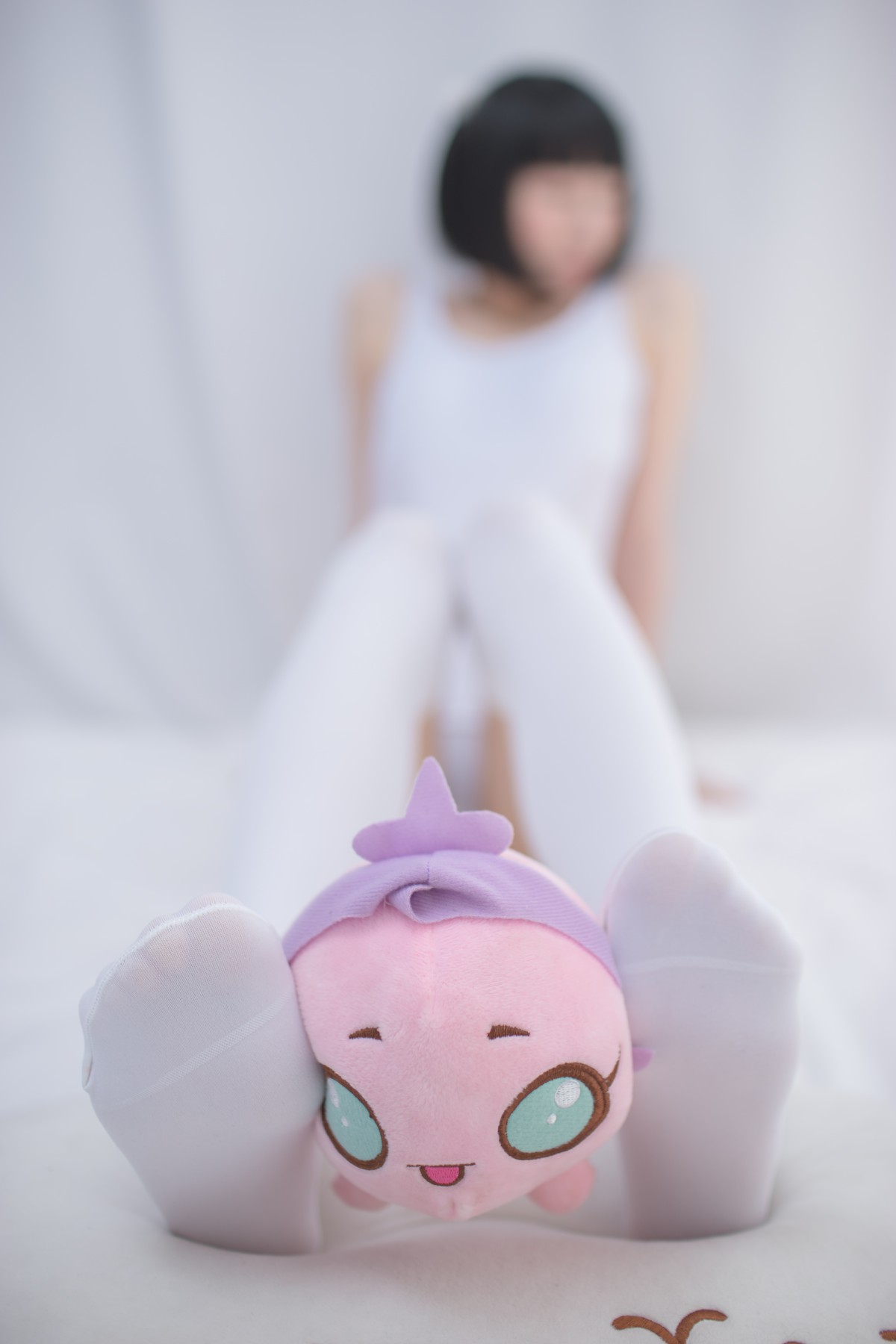[轻兰映画写真]SPL.001 白色纯情丝袜秀 – COSPLAY