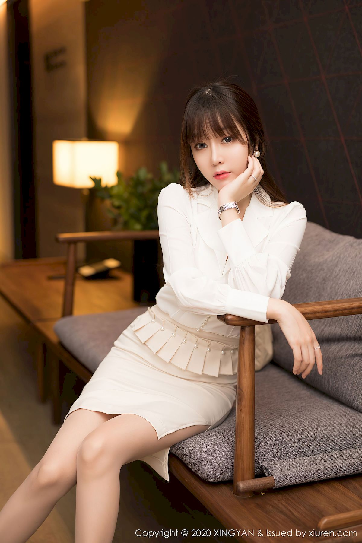 [星颜社XINGYAN] Vol.136 女神王雨纯 – 典雅服饰+熟女气息私房写真