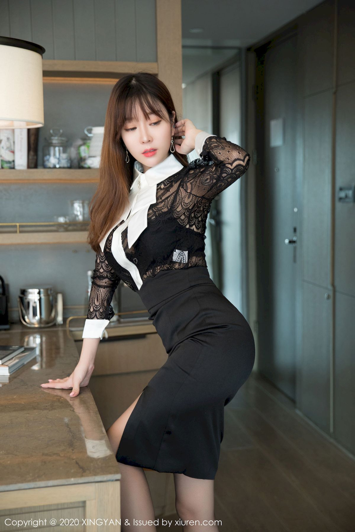 [星颜社XINGYAN] Vol.134 女神王雨纯 – 镂空服饰+丝袜美腿性感写真