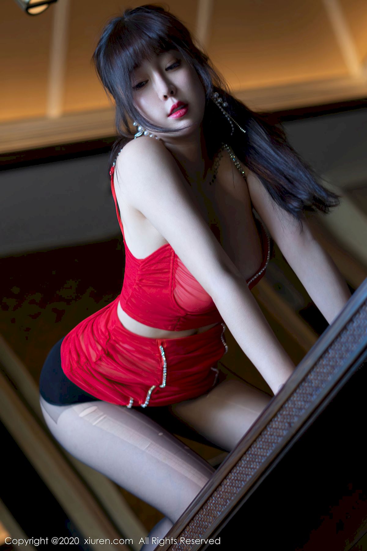 [秀人XIUREN] No.2757 女神王雨纯 – 猩红内衣+魅惑黑丝西双版纳旅拍