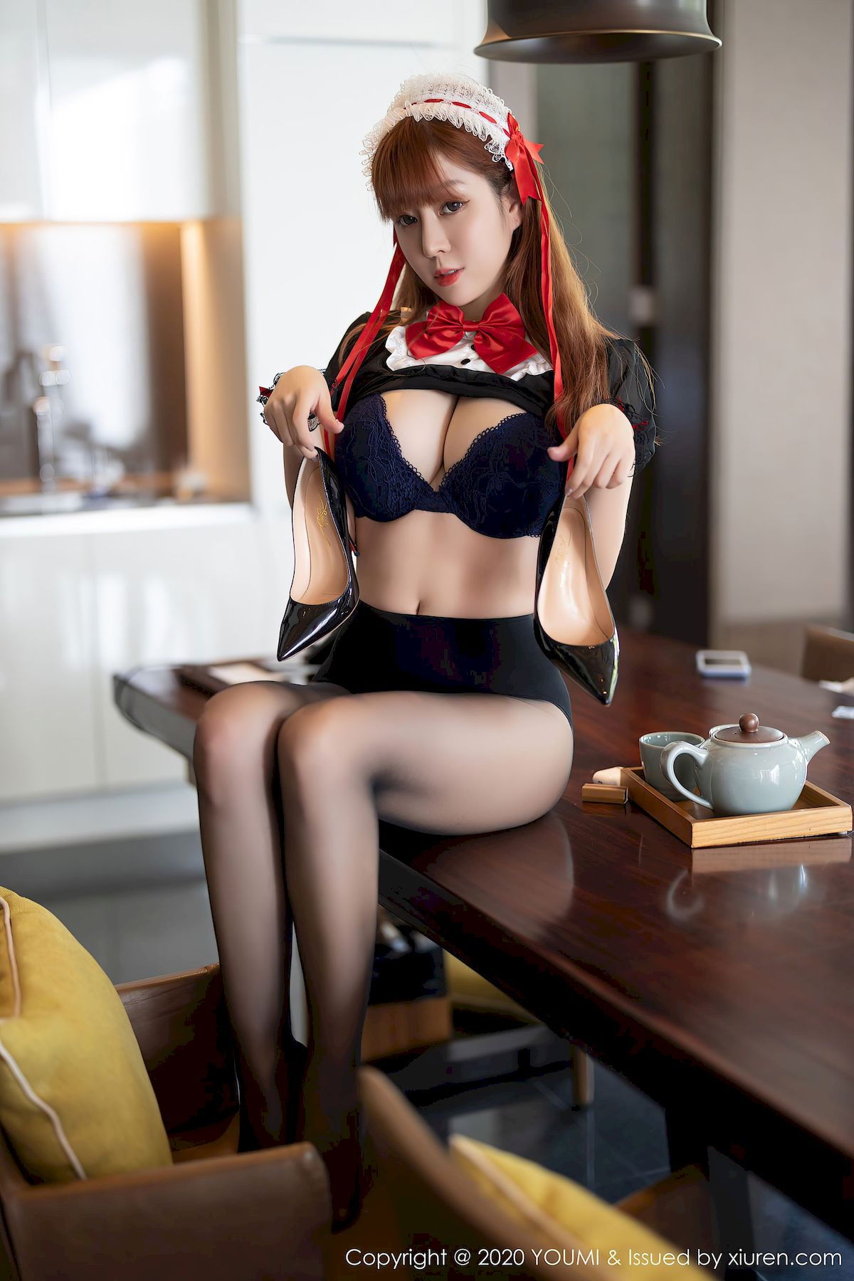 [尤蜜荟YouMi] Vol.581 女神王雨纯 – 黑色女仆装+黑丝美腿三亚旅拍