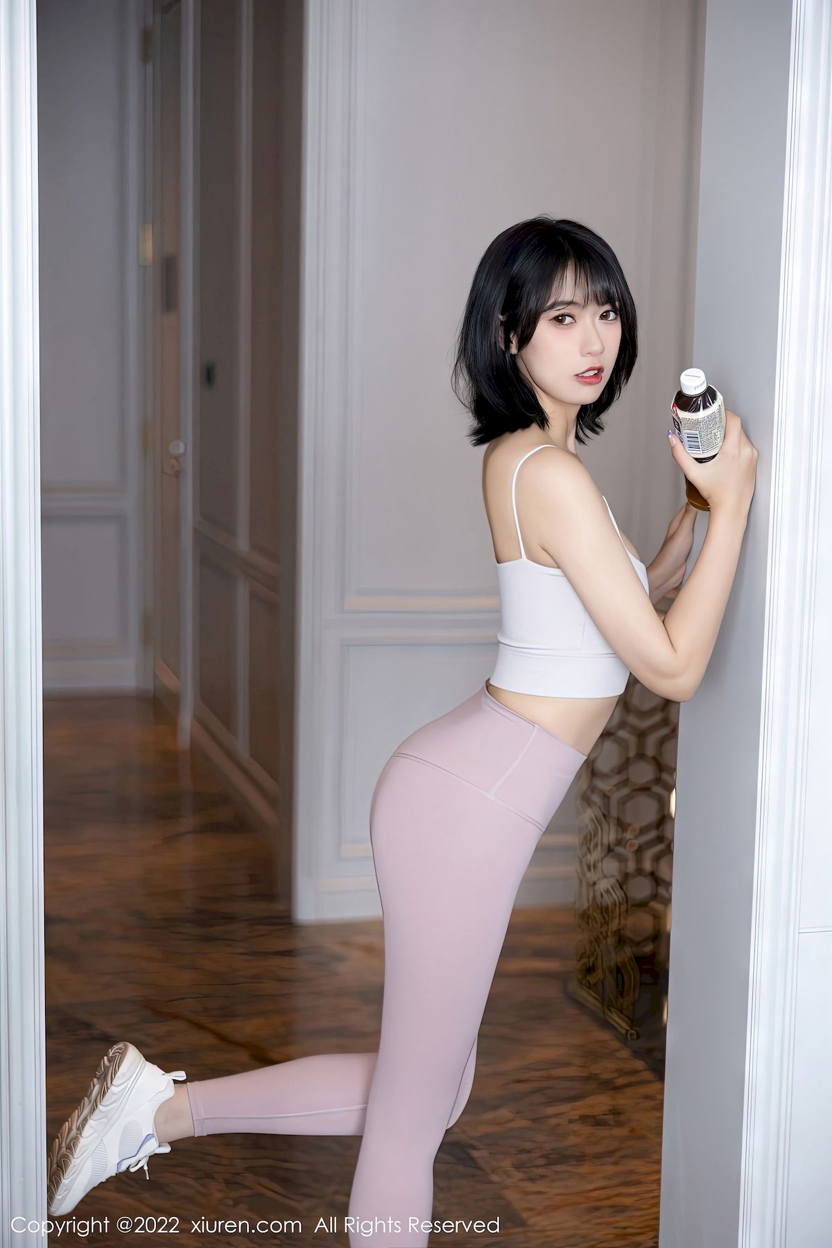 [秀人XiuRen] No.5885 模特林子遥 – 浅色瑜伽服+曼妙身姿性感写真
