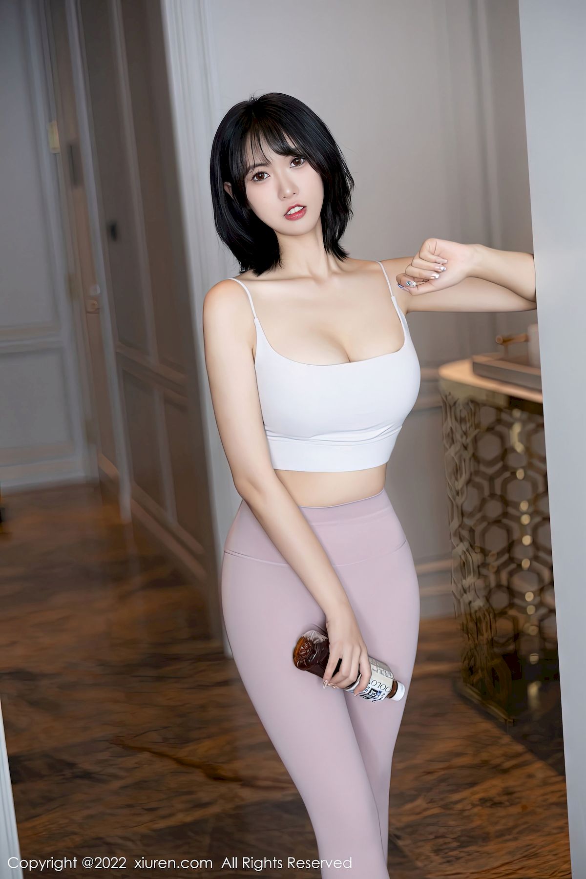 [秀人XiuRen] No.5885 模特林子遥 – 浅色瑜伽服+曼妙身姿性感写真