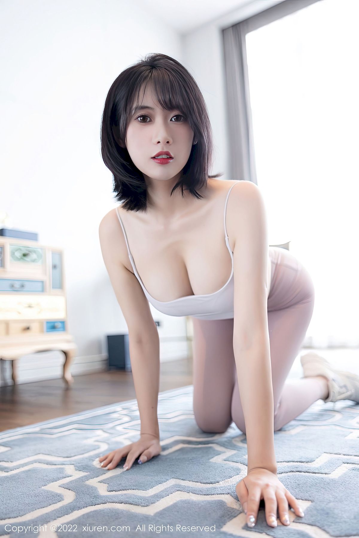 [秀人XiuRen] No.5885 模特林子遥 – 浅色瑜伽服+曼妙身姿性感写真