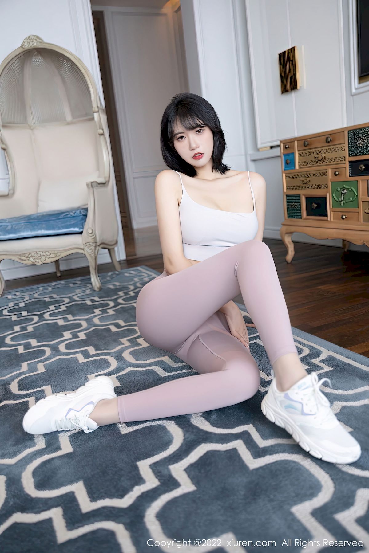 [秀人XiuRen] No.5885 模特林子遥 – 浅色瑜伽服+曼妙身姿性感写真