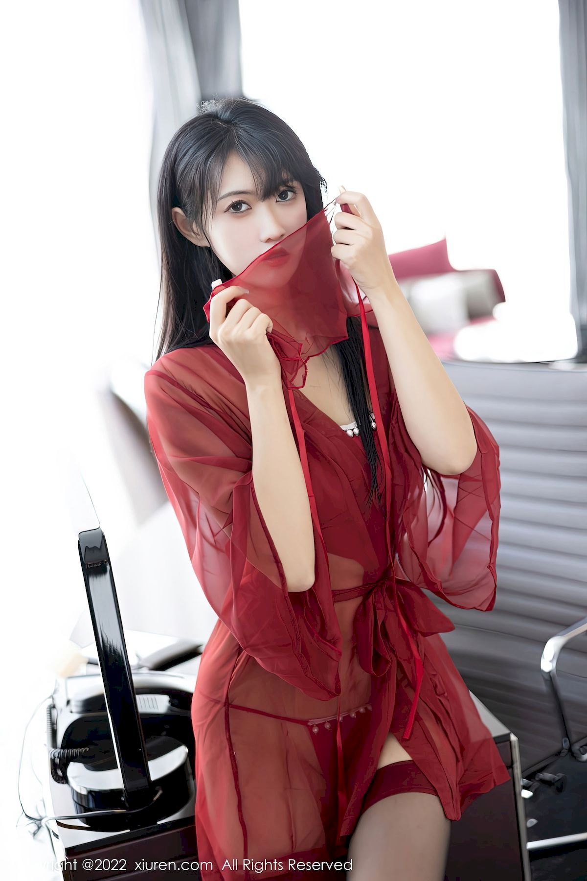 [秀人XiuRen] No.5850 模特林子遥 – 红黑两套服饰+曼妙身姿性感写真