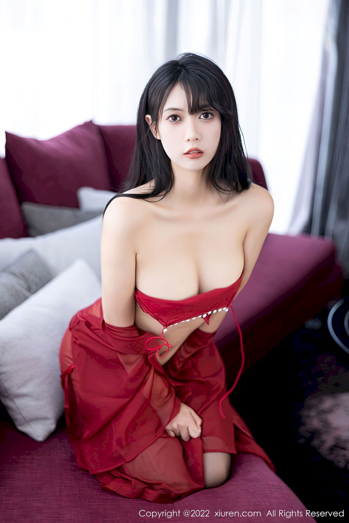 [秀人XiuRen] No.5850 模特林子遥 – 红黑两套服饰+曼妙身姿性感写真