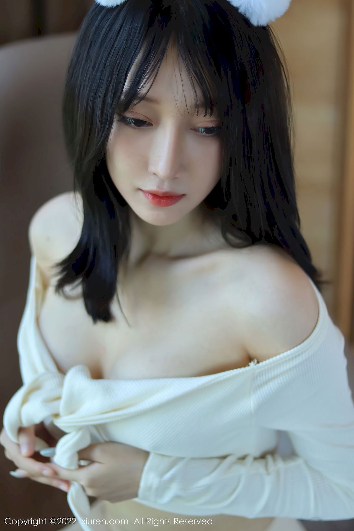 [秀人XiuRen] No.5598 模特玥儿玥er – 米色上衣+原色丝袜香格里拉旅拍
