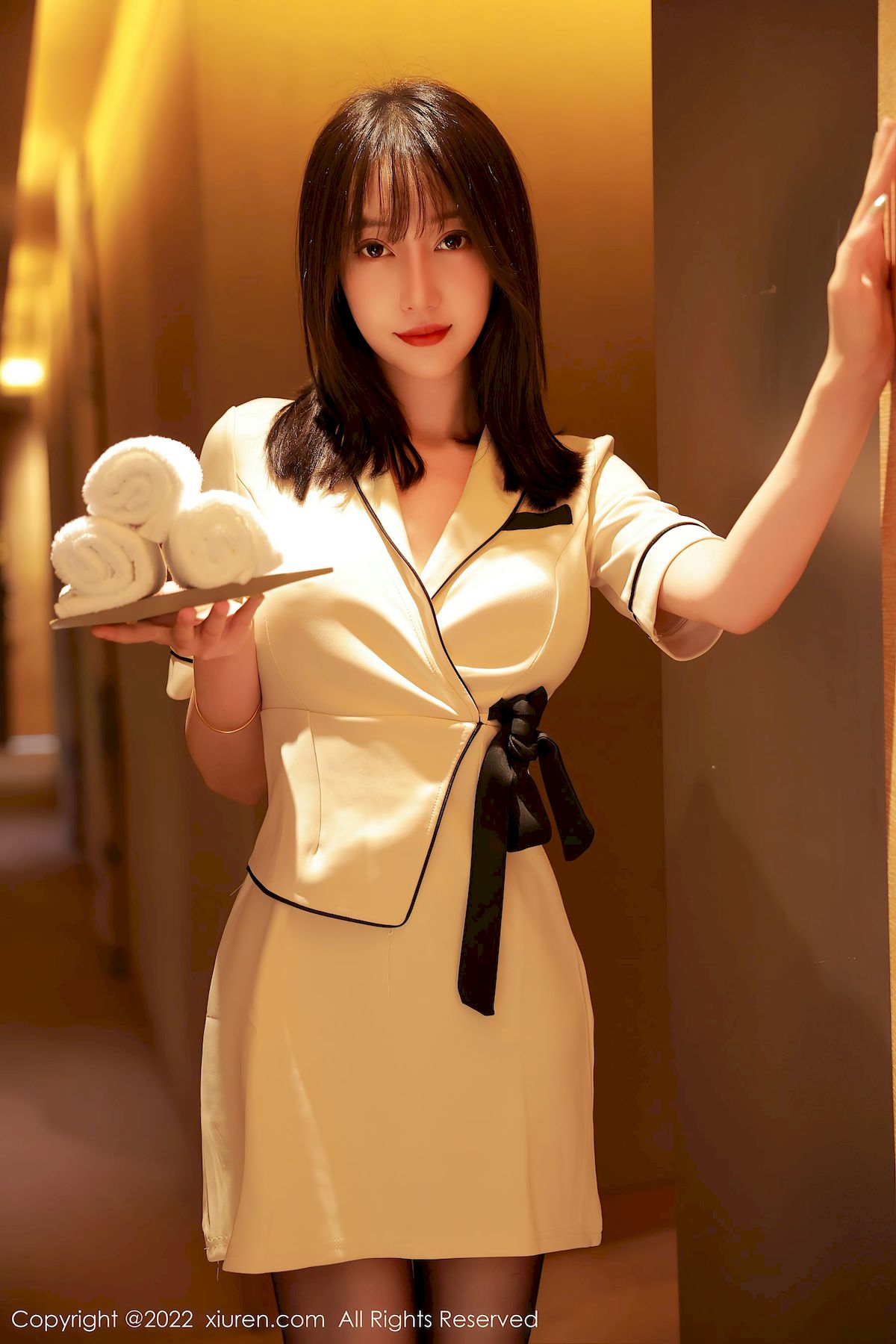 [秀人XiuRen] No.5534 模特玥儿玥er – 客房经理角色扮演香格里拉旅拍