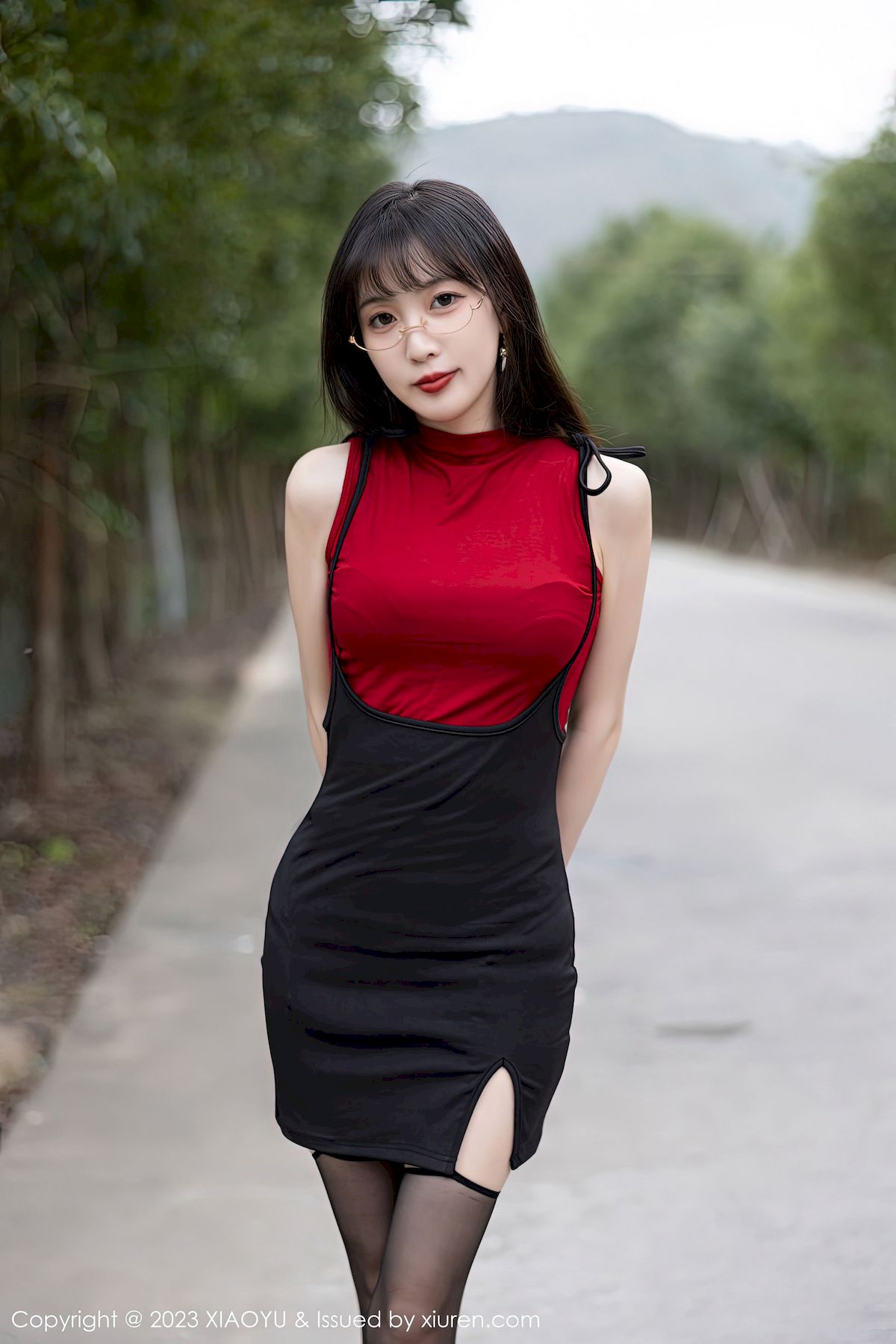 [XIAOYU语画界] VOL.950 模特林星阑 – 红色上衣+黑丝吊裙性感写真