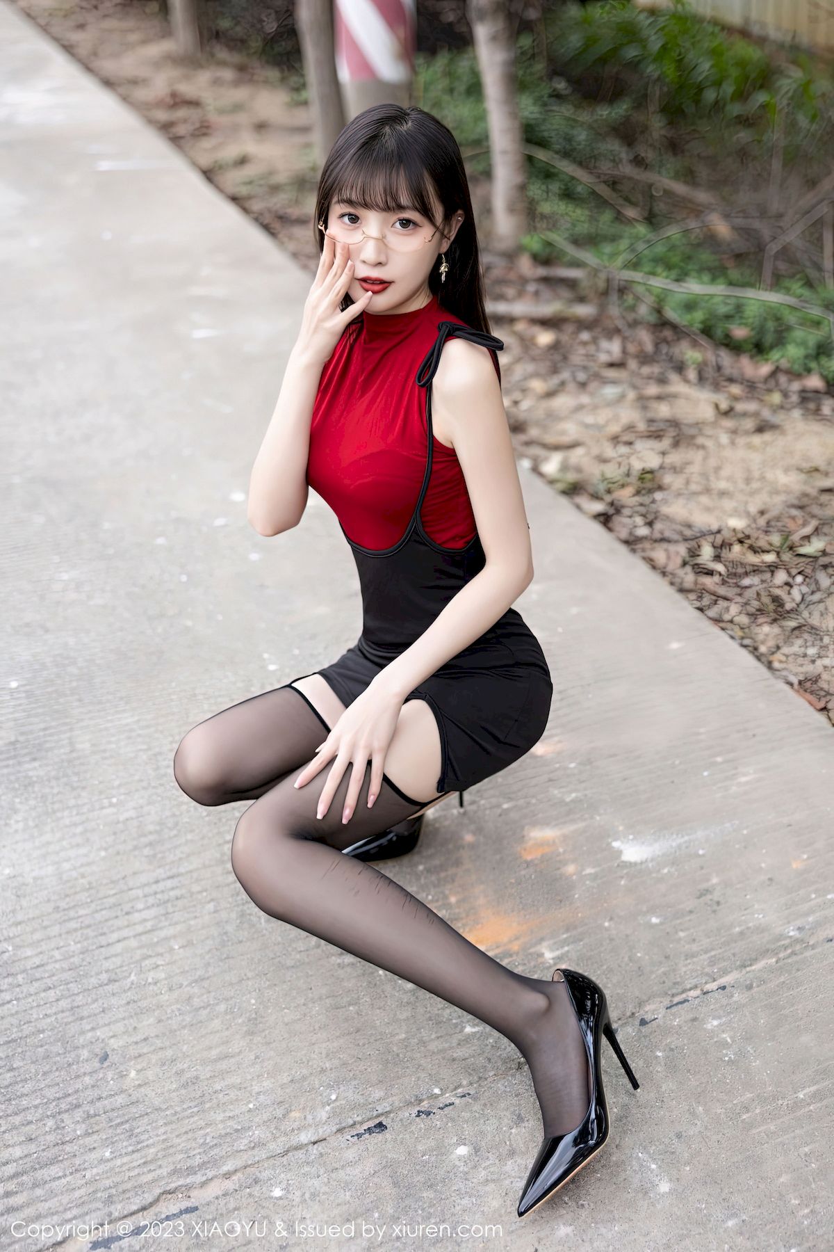 [XIAOYU语画界] VOL.950 模特林星阑 – 红色上衣+黑丝吊裙性感写真