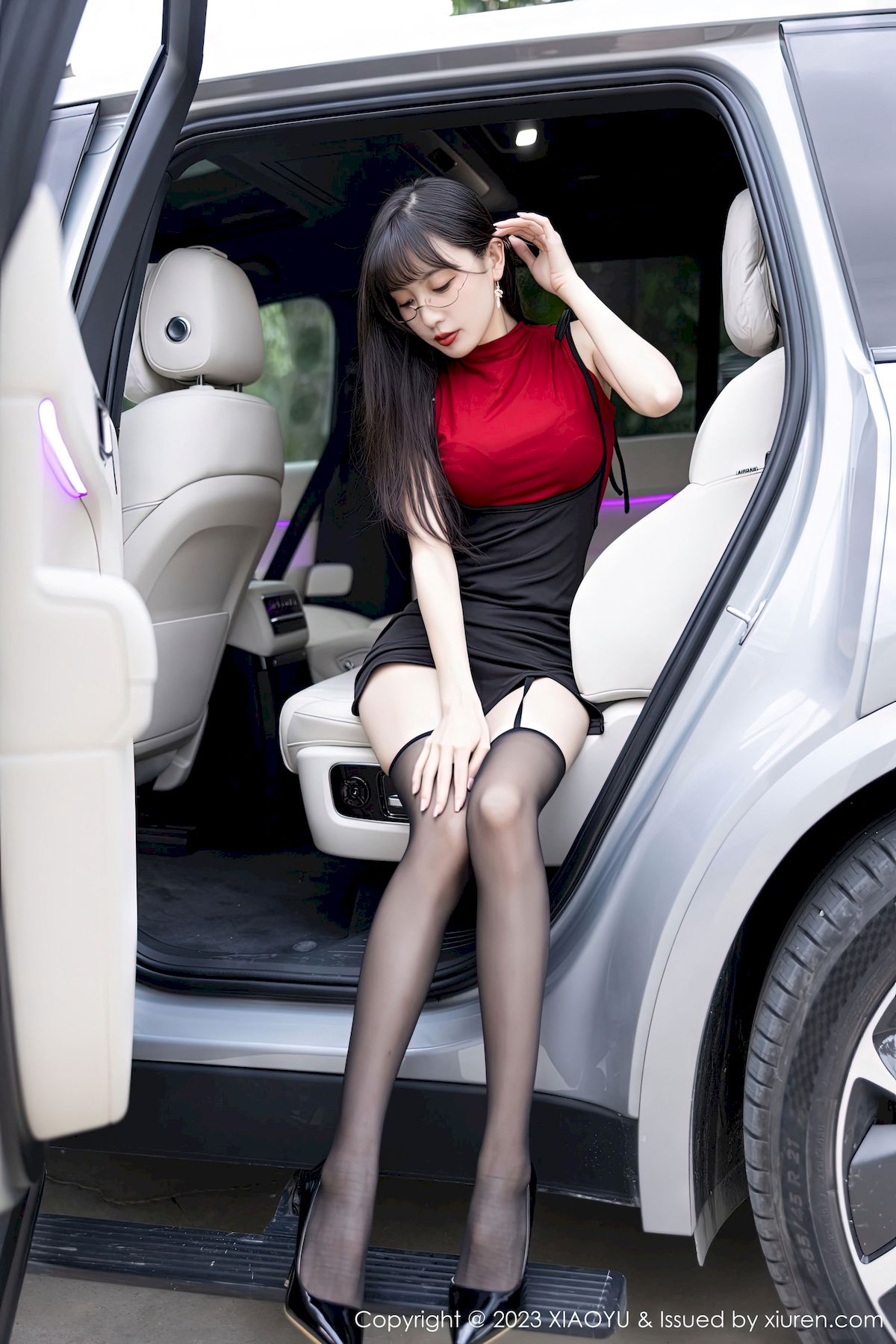 [XIAOYU语画界] VOL.950 模特林星阑 – 红色上衣+黑丝吊裙性感写真