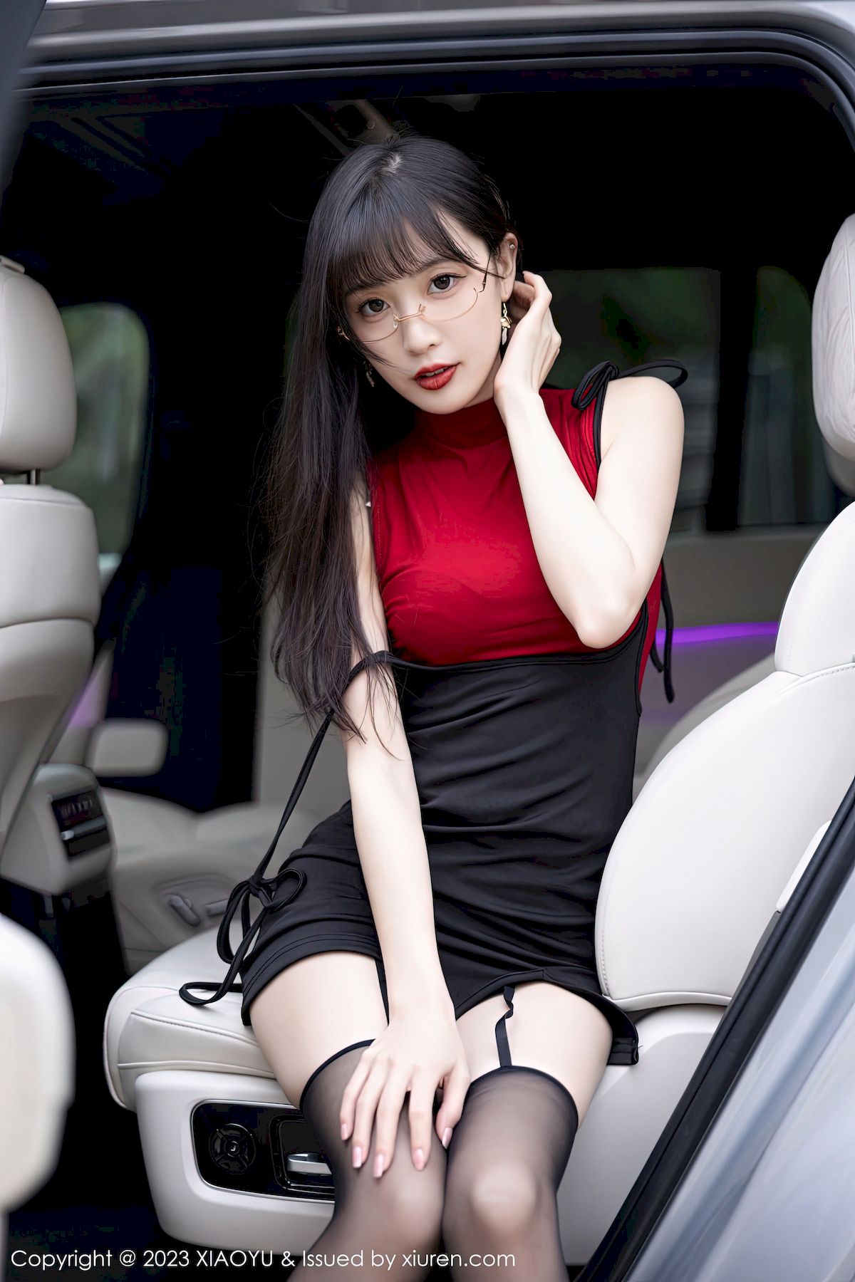 [XIAOYU语画界] VOL.950 模特林星阑 – 红色上衣+黑丝吊裙性感写真