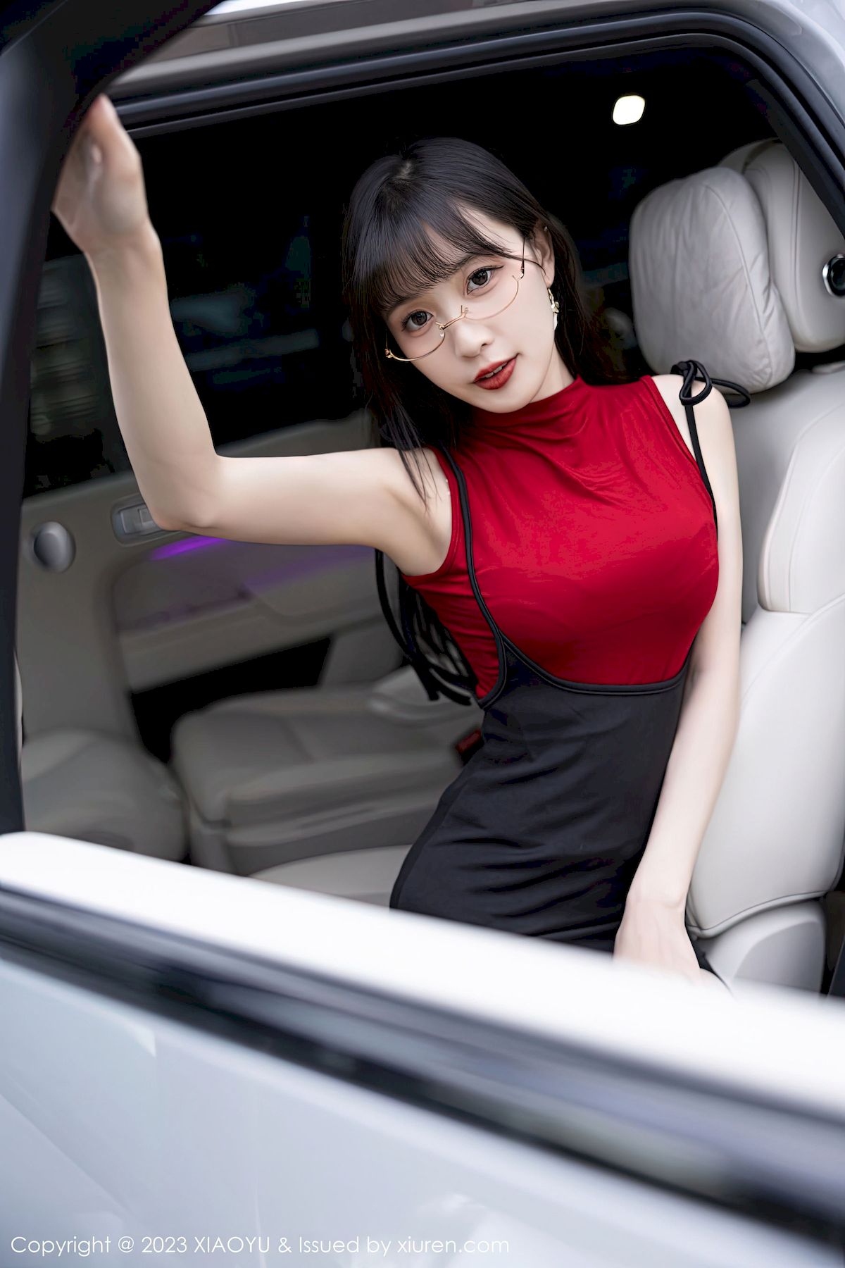 [XIAOYU语画界] VOL.950 模特林星阑 – 红色上衣+黑丝吊裙性感写真