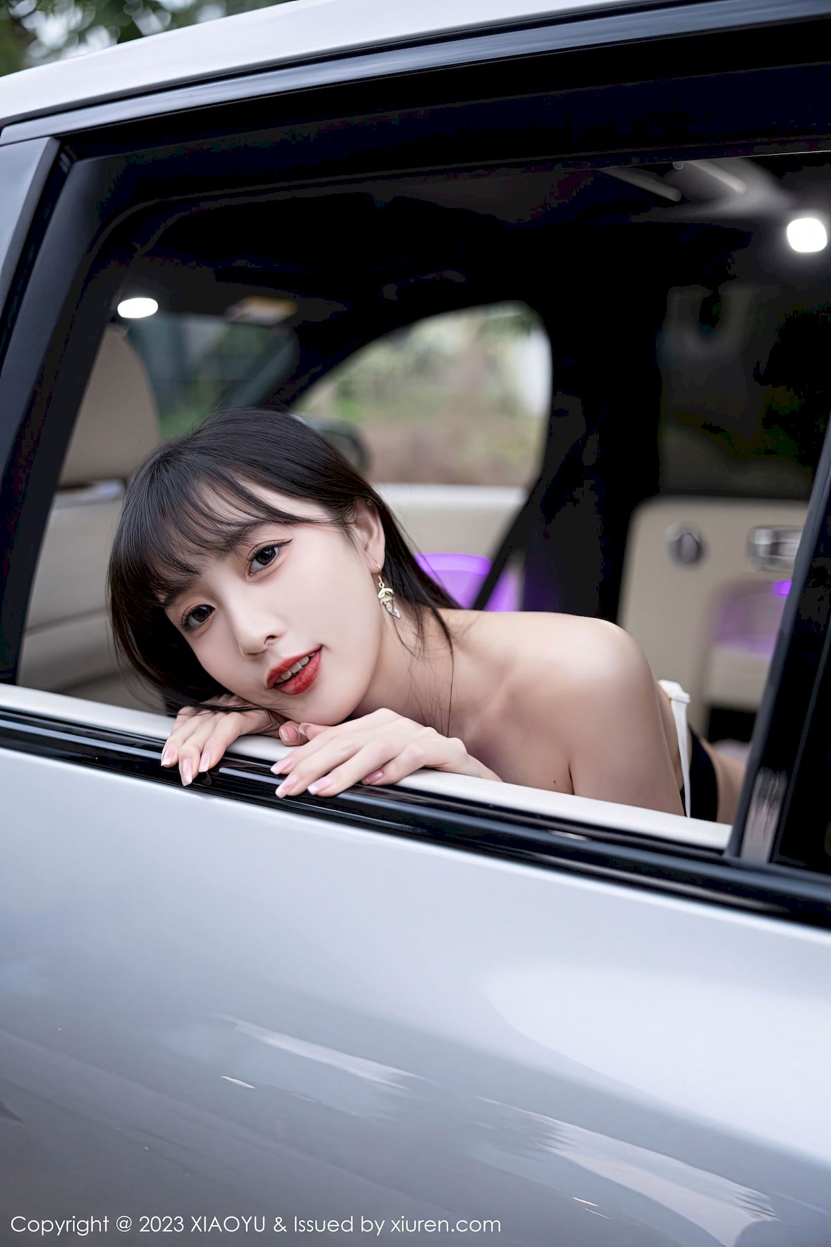 [XIAOYU语画界] VOL.950 模特林星阑 – 红色上衣+黑丝吊裙性感写真