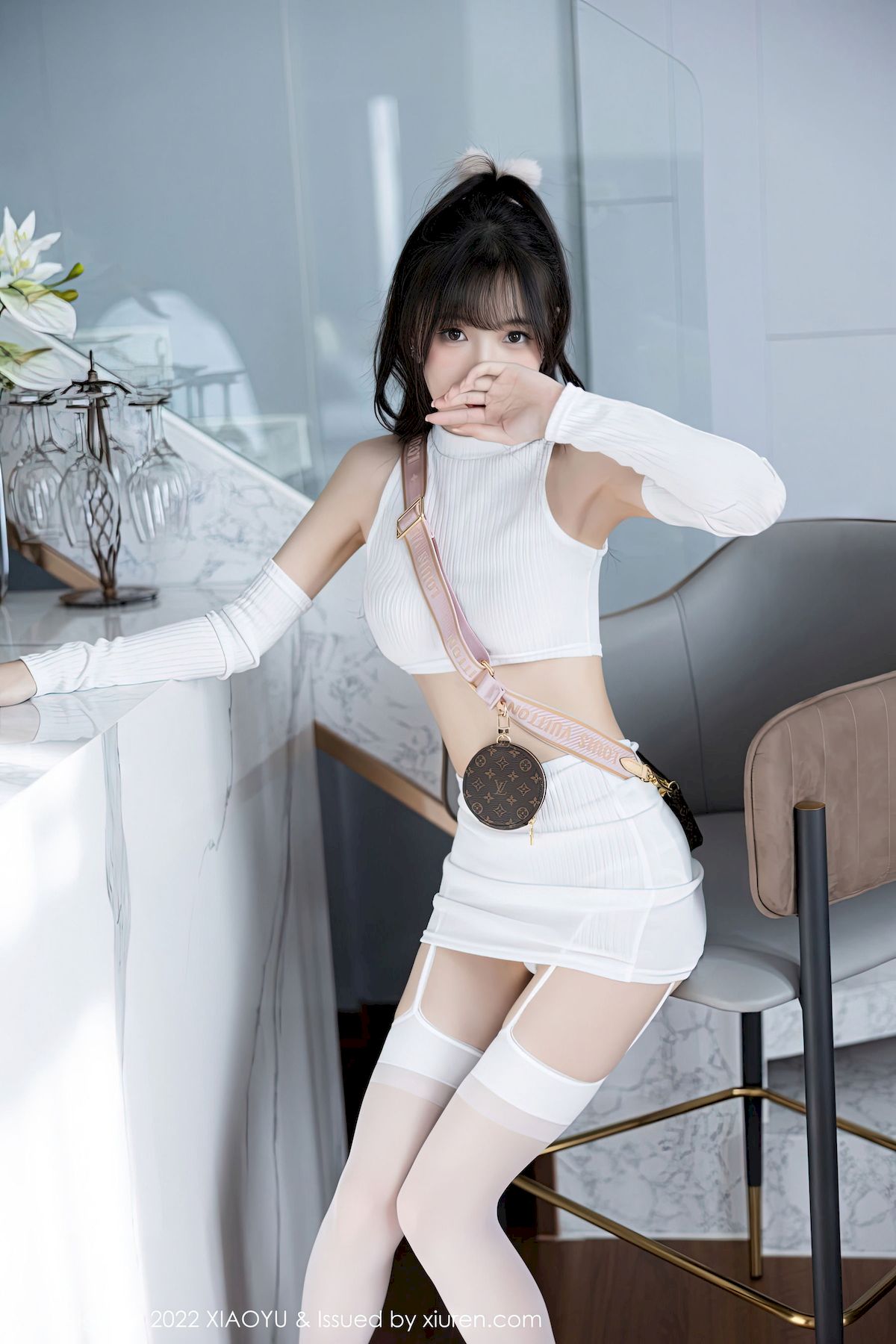 [语画界XIAOYU] Vol.928 模特林星阑 – 白色短款上衣+白色丝袜性感写真
